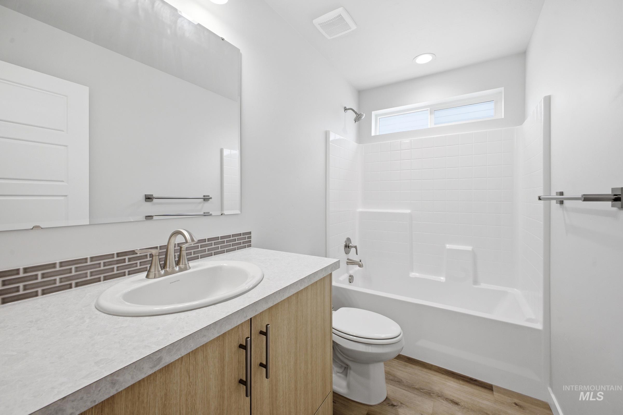 6593 W Redwood Creek Dr, Meridian, Idaho 83646, 3 Bedrooms, 2.5 Bathrooms, Residential For Sale, Price $459,990, 98979232