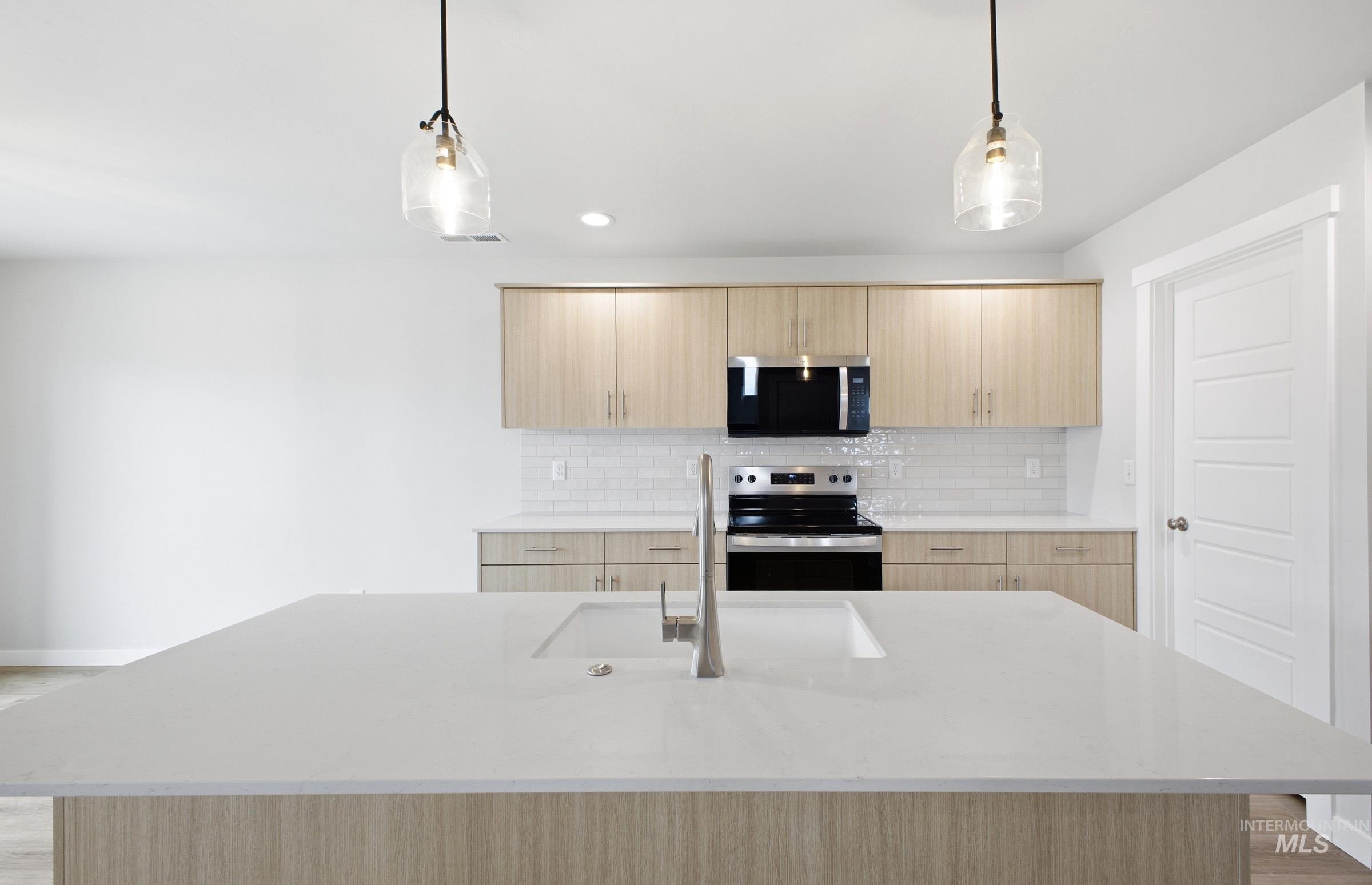 6593 W Redwood Creek Dr, Meridian, Idaho 83646, 3 Bedrooms, 2.5 Bathrooms, Residential For Sale, Price $459,990, 98979232