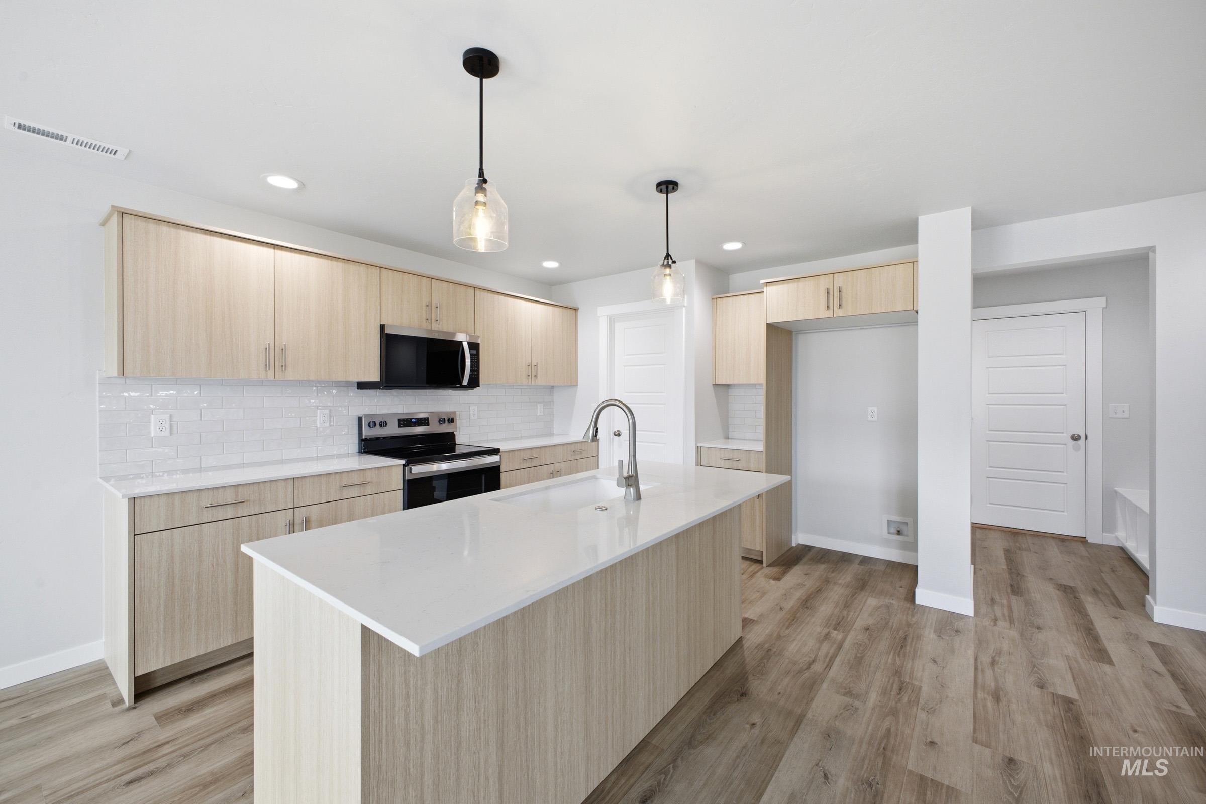 6593 W Redwood Creek Dr, Meridian, Idaho 83646, 3 Bedrooms, 2.5 Bathrooms, Residential For Sale, Price $459,990, 98979232