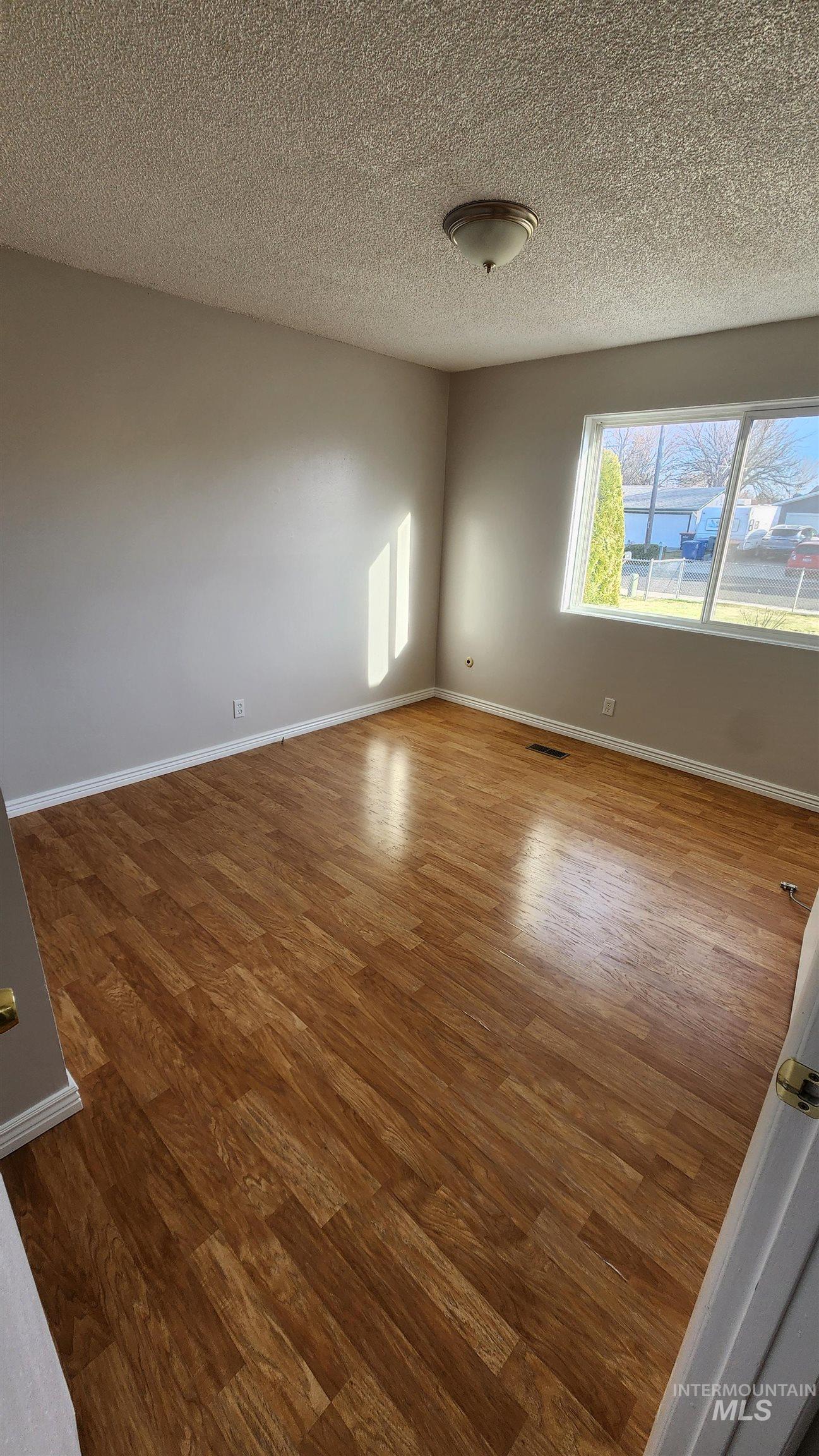 426 Ridgeway Drive, Twin Falls, Idaho 83301, 3 Bedrooms, 2 Bathrooms, Residential For Sale, Price $350,000, 98979233