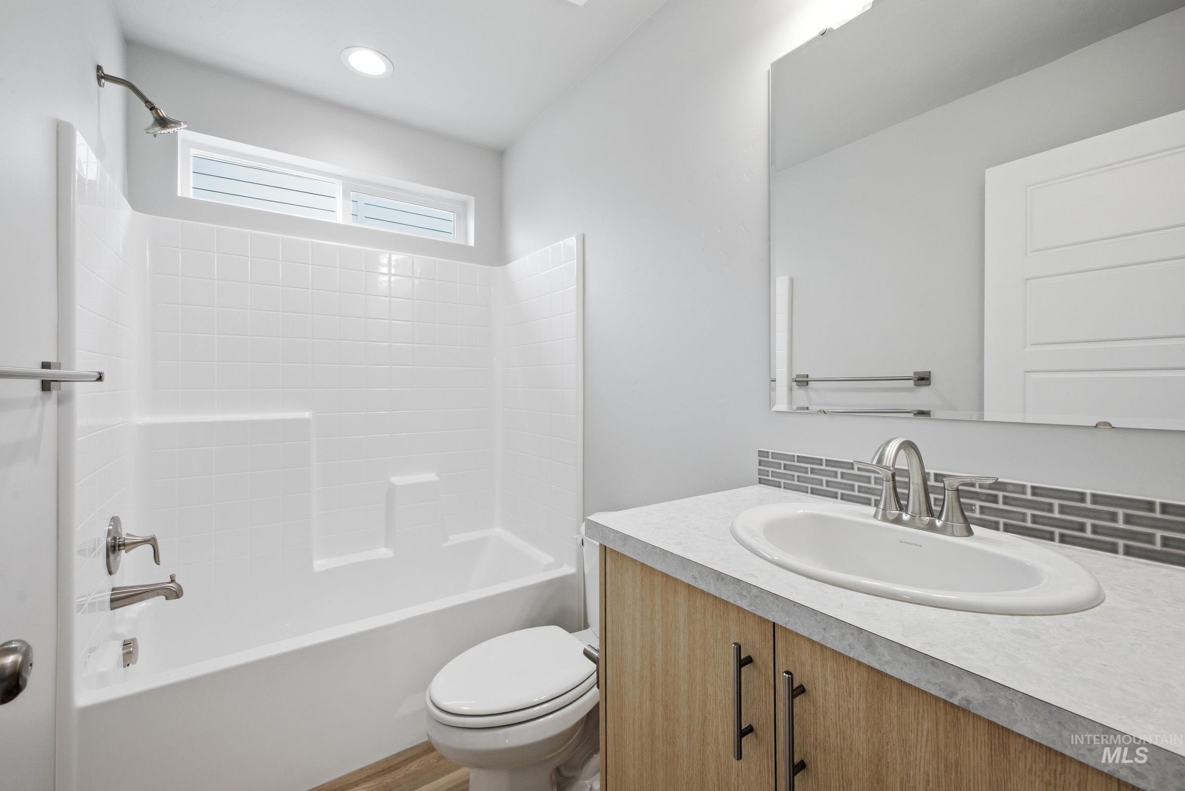 6686 W Redwood Creek Dr, Meridian, Idaho 83646, 3 Bedrooms, 2.5 Bathrooms, Residential For Sale, Price $440,990, 98979234