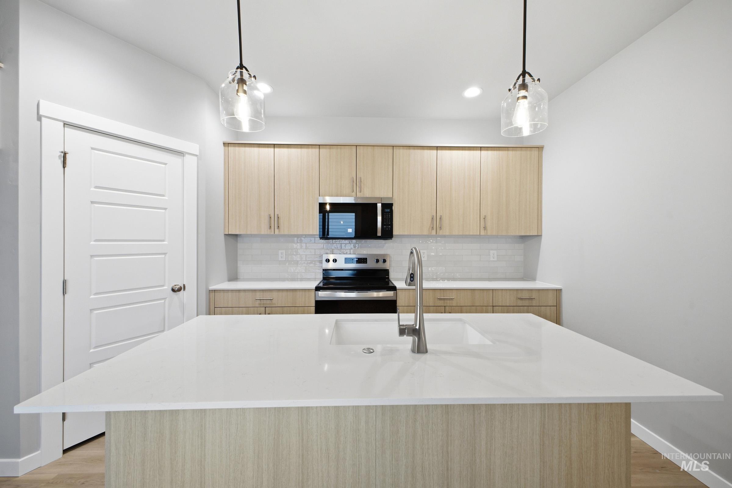 6686 W Redwood Creek Dr, Meridian, Idaho 83646, 3 Bedrooms, 2.5 Bathrooms, Residential For Sale, Price $440,990, 98979234