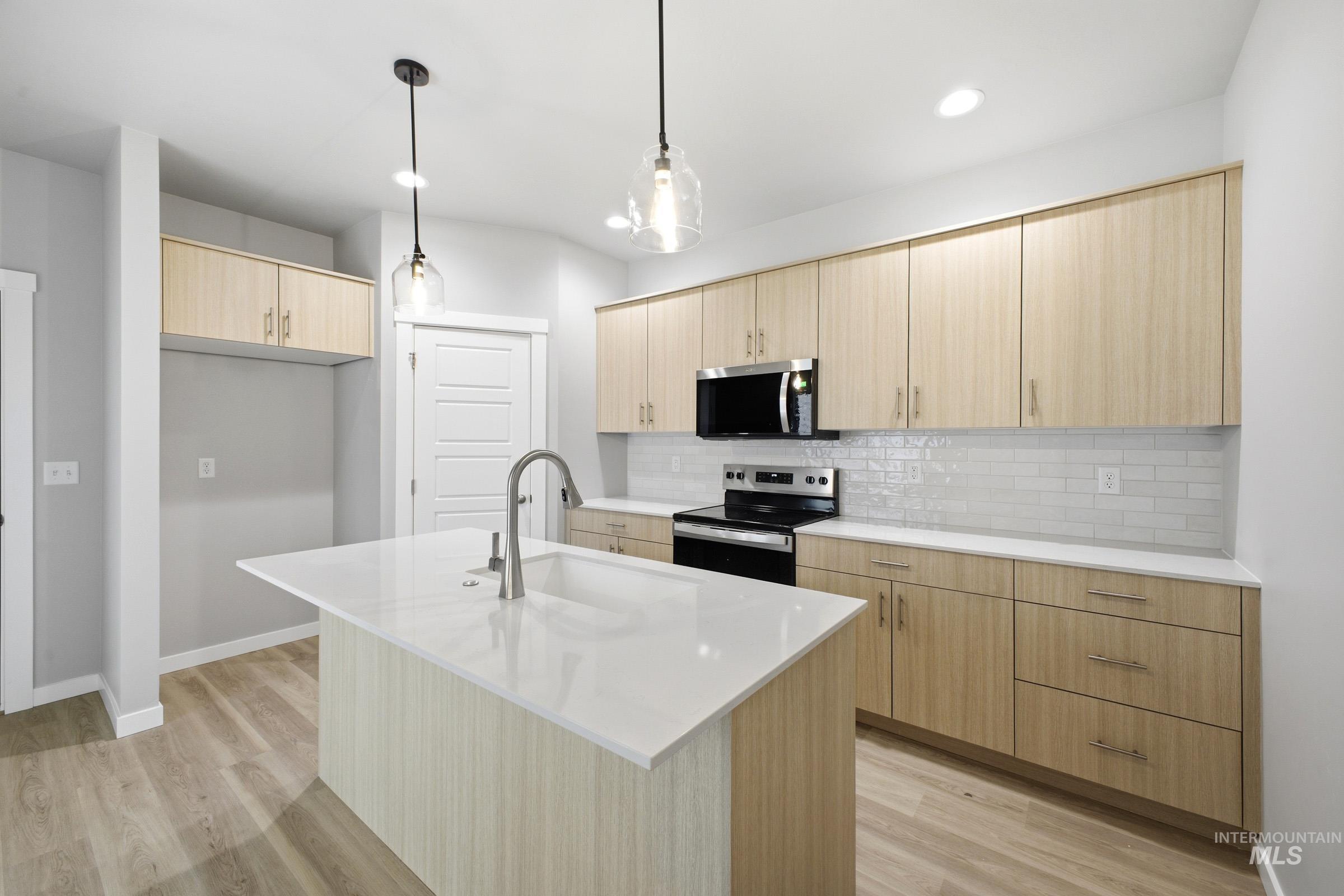 6686 W Redwood Creek Dr, Meridian, Idaho 83646, 3 Bedrooms, 2.5 Bathrooms, Residential For Sale, Price $440,990, 98979234