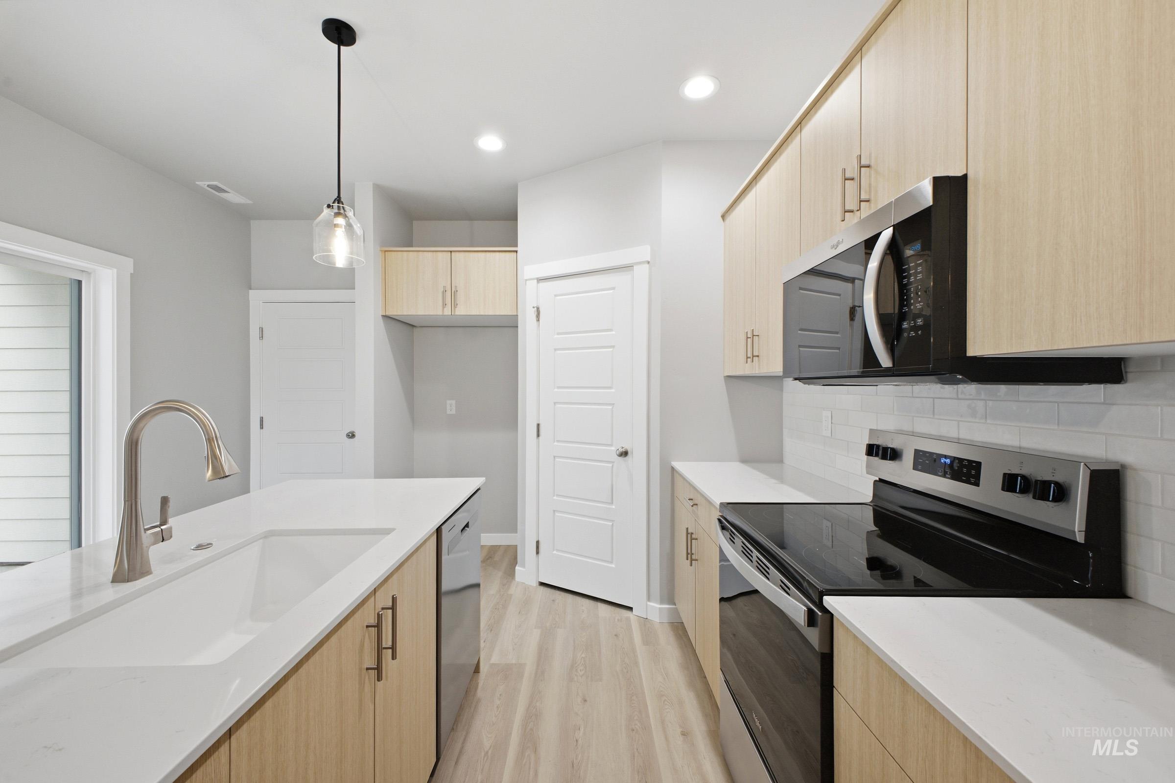 6686 W Redwood Creek Dr, Meridian, Idaho 83646, 3 Bedrooms, 2.5 Bathrooms, Residential For Sale, Price $440,990, 98979234