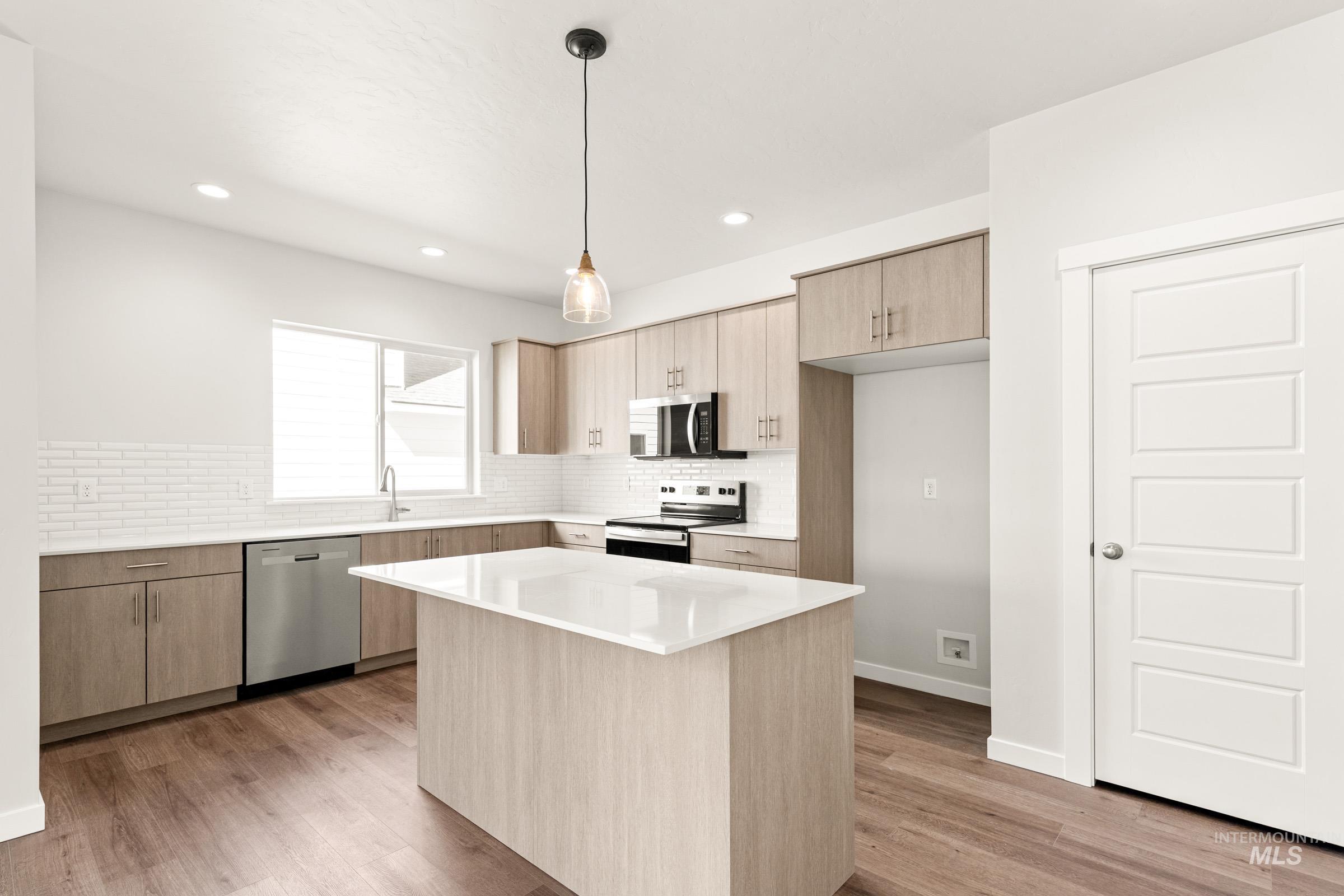 6714 W Redwood Creek Dr, Meridian, Idaho 83646, 3 Bedrooms, 2.5 Bathrooms, Residential For Sale, Price $474,990, 98979236