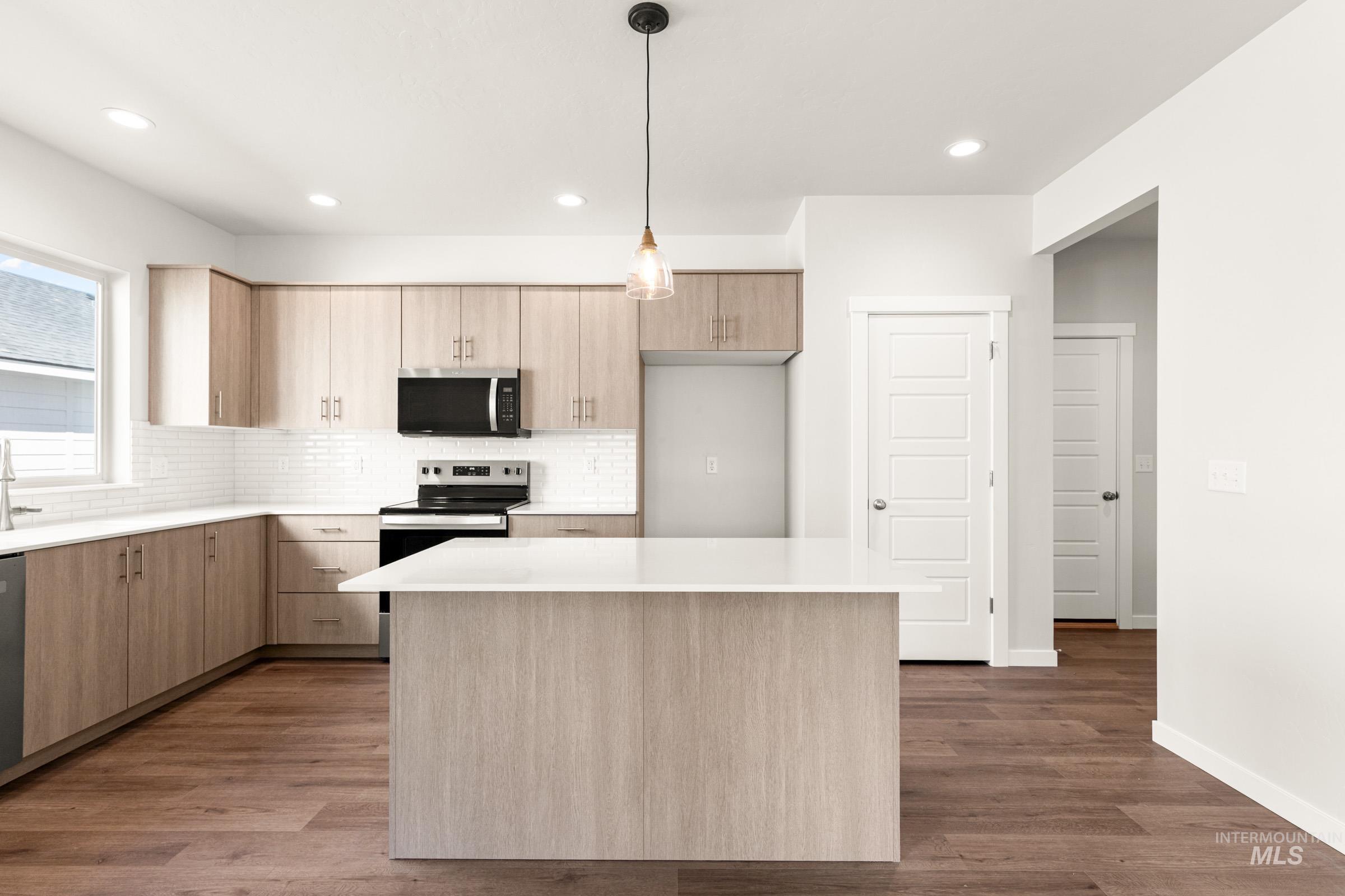 6714 W Redwood Creek Dr, Meridian, Idaho 83646, 3 Bedrooms, 2.5 Bathrooms, Residential For Sale, Price $474,990, 98979236