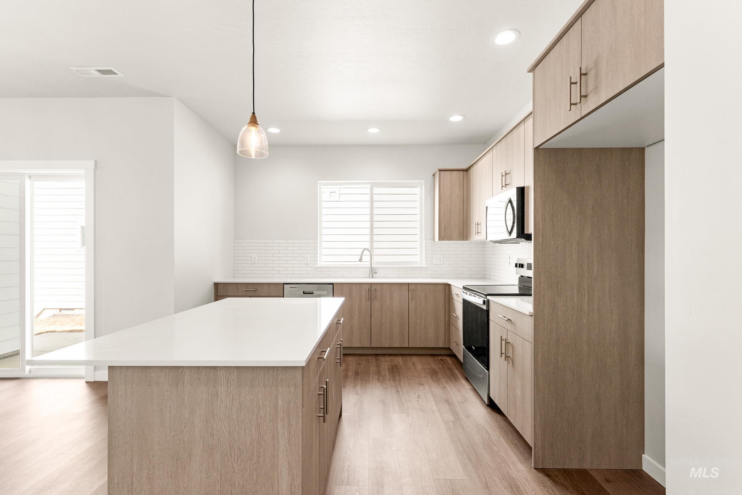 6714 W Redwood Creek Dr, Meridian, Idaho 83646, 3 Bedrooms, 2.5 Bathrooms, Residential For Sale, Price $474,990, 98979236