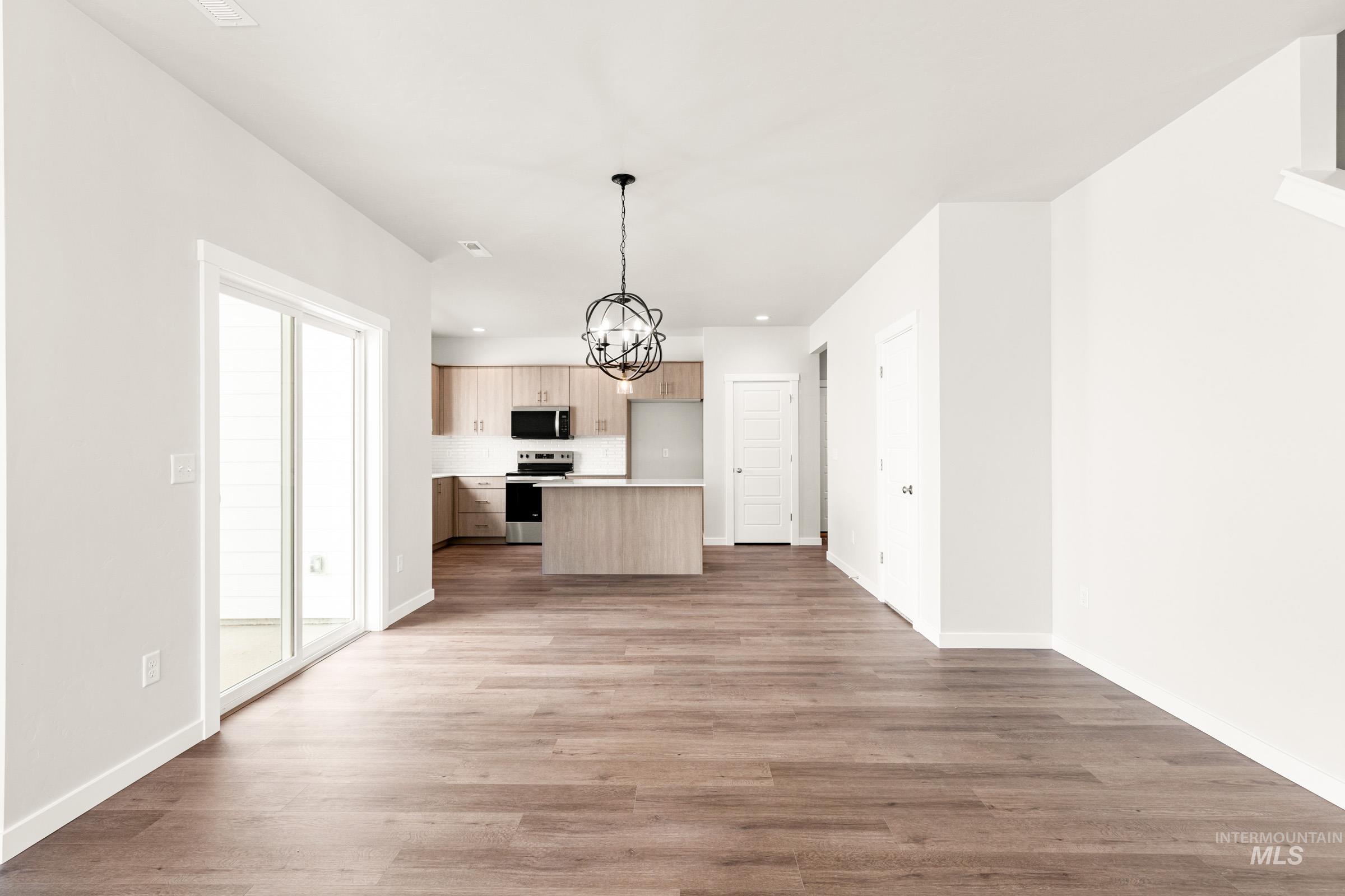 6714 W Redwood Creek Dr, Meridian, Idaho 83646, 3 Bedrooms, 2.5 Bathrooms, Residential For Sale, Price $474,990, 98979236