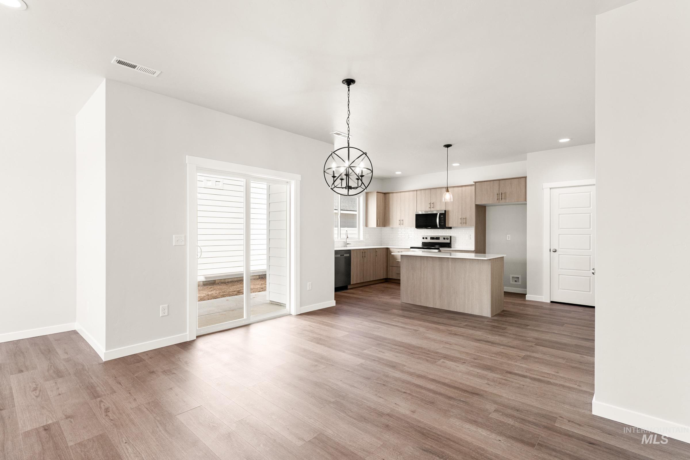 6714 W Redwood Creek Dr, Meridian, Idaho 83646, 3 Bedrooms, 2.5 Bathrooms, Residential For Sale, Price $474,990, 98979236