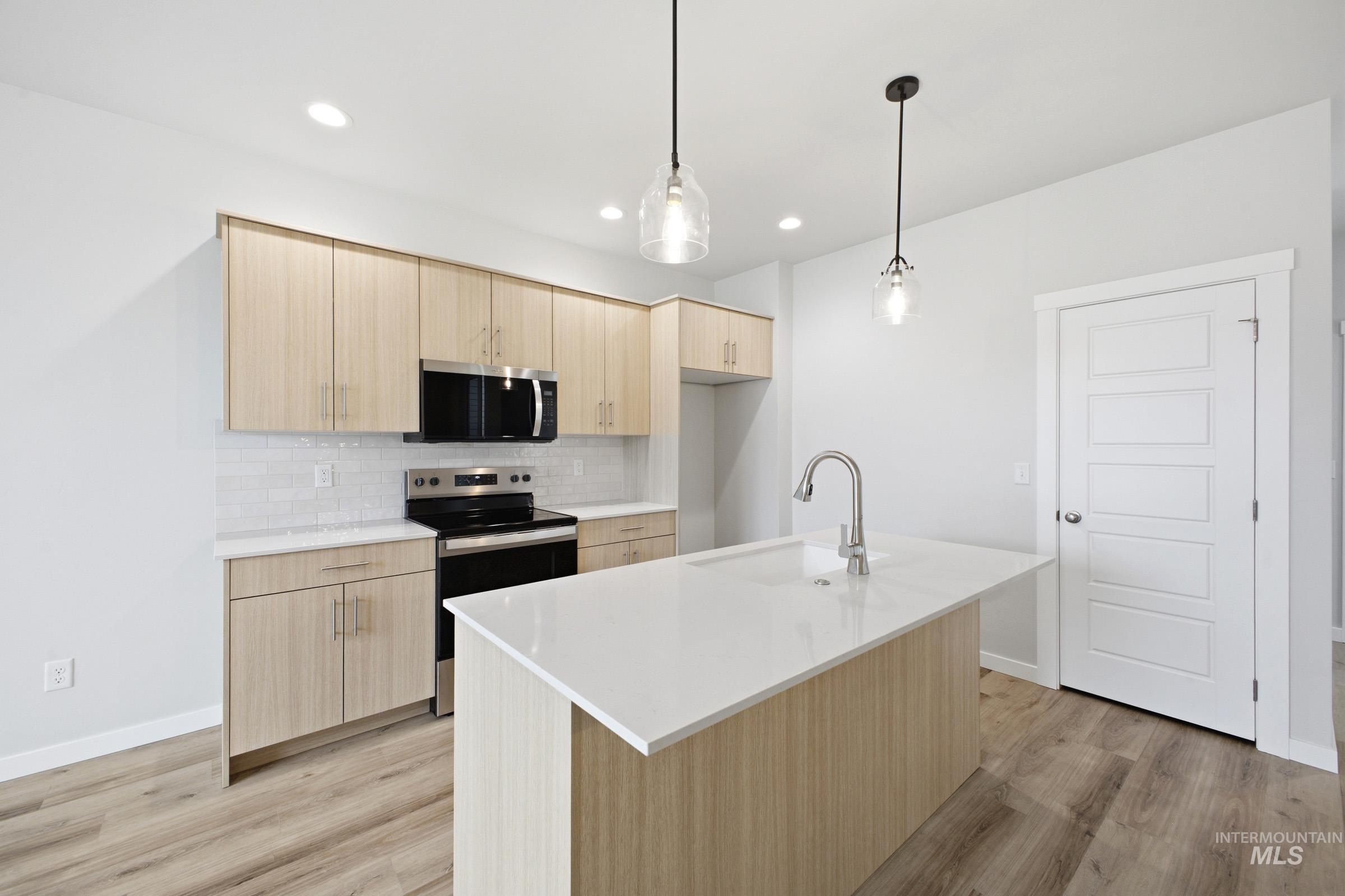 6771 W Fairy Falls Dr, Meridian, Idaho 83646, 3 Bedrooms, 2.5 Bathrooms, Residential For Sale, Price $439,990, 98979237