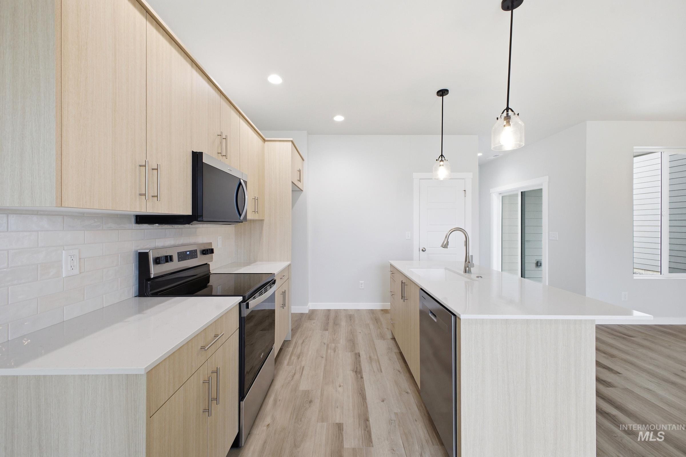 6771 W Fairy Falls Dr, Meridian, Idaho 83646, 3 Bedrooms, 2.5 Bathrooms, Residential For Sale, Price $439,990, 98979237