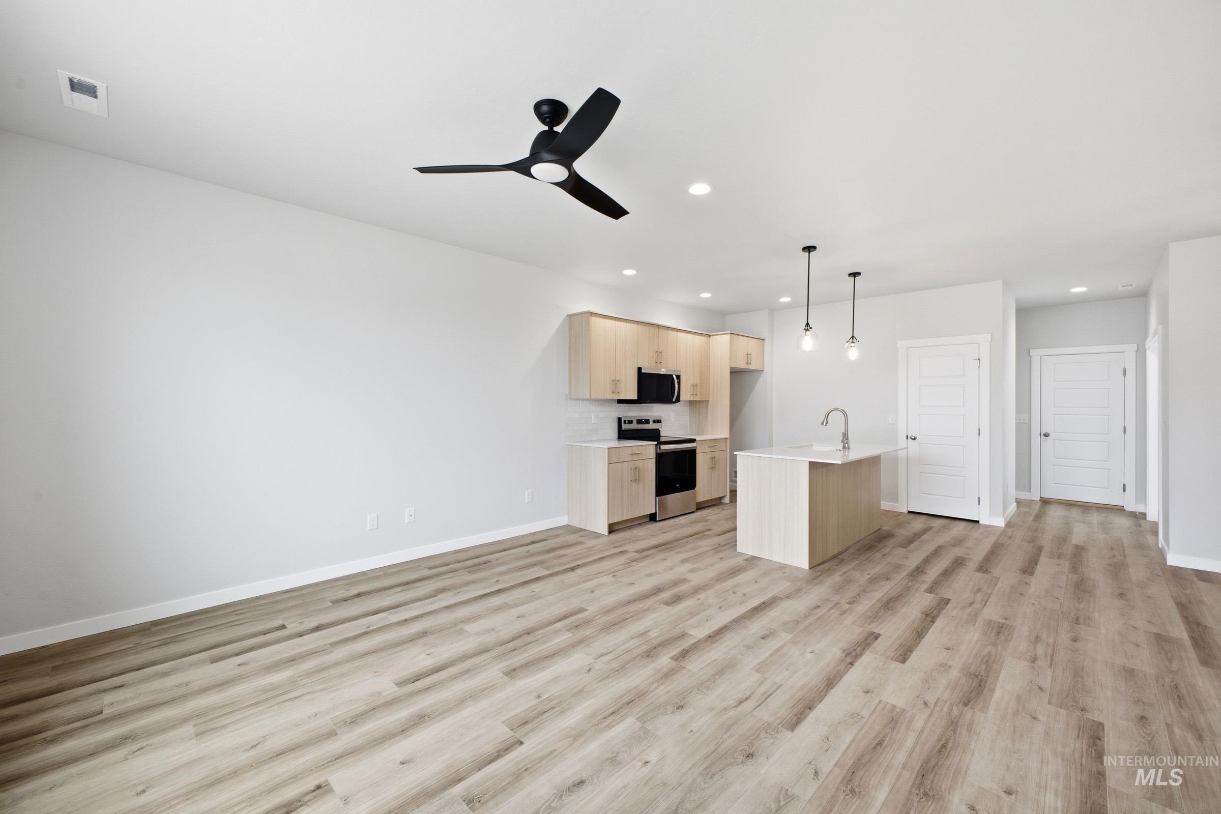 6771 W Fairy Falls Dr, Meridian, Idaho 83646, 3 Bedrooms, 2.5 Bathrooms, Residential For Sale, Price $439,990, 98979237