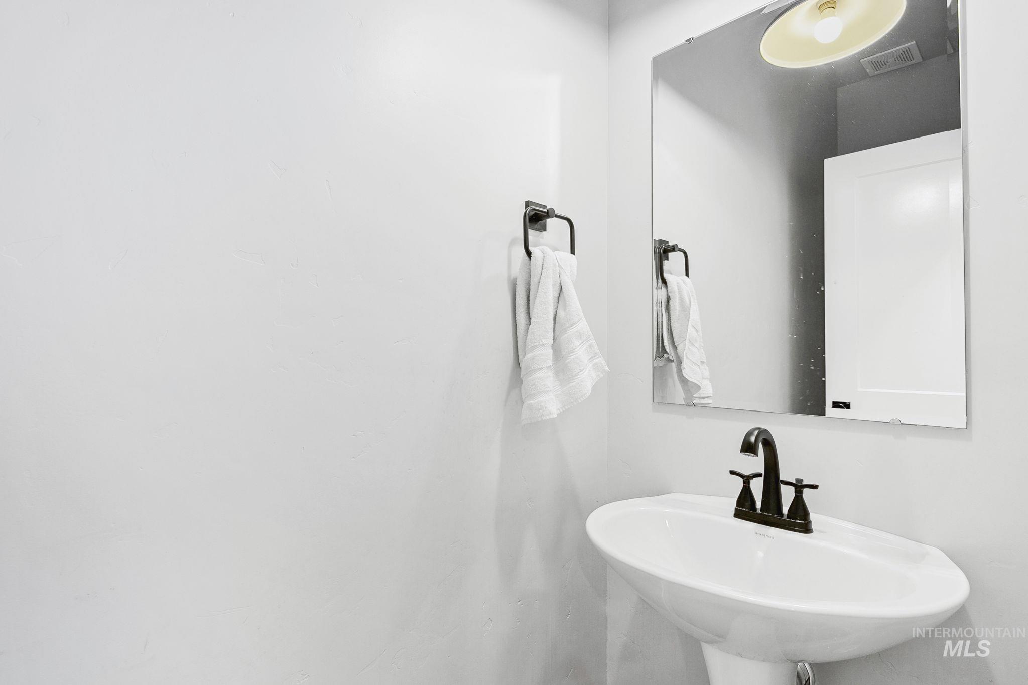 298 S Fritts Ave, Meridian, Idaho 83642, 3 Bedrooms, 2.5 Bathrooms, Residential For Sale, Price $415,000, 98979245