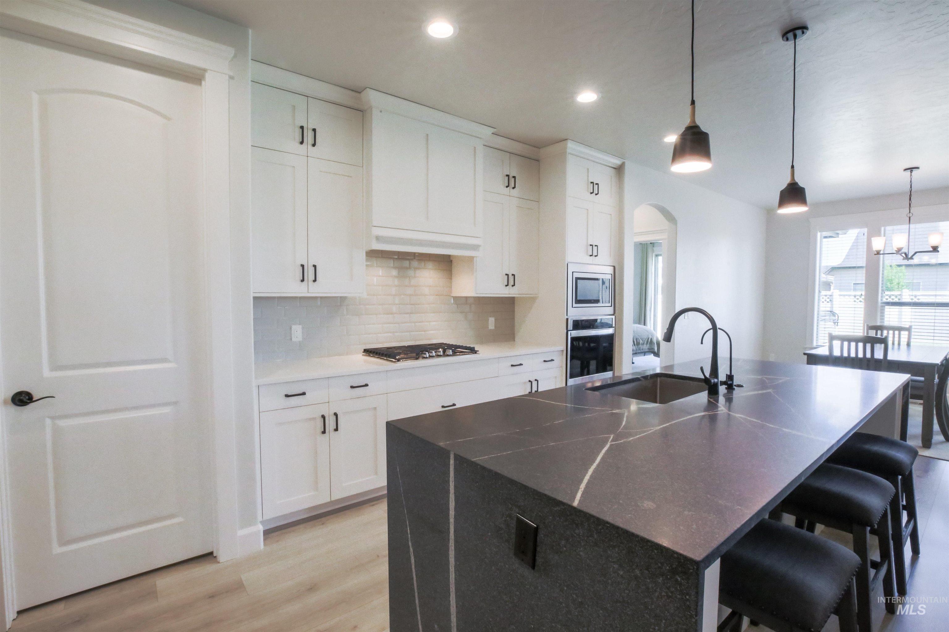 3824 W Lesina Dr., Meridian, Idaho 83646, 3 Bedrooms, 2 Bathrooms, Residential For Sale, Price $674,900, 98979246