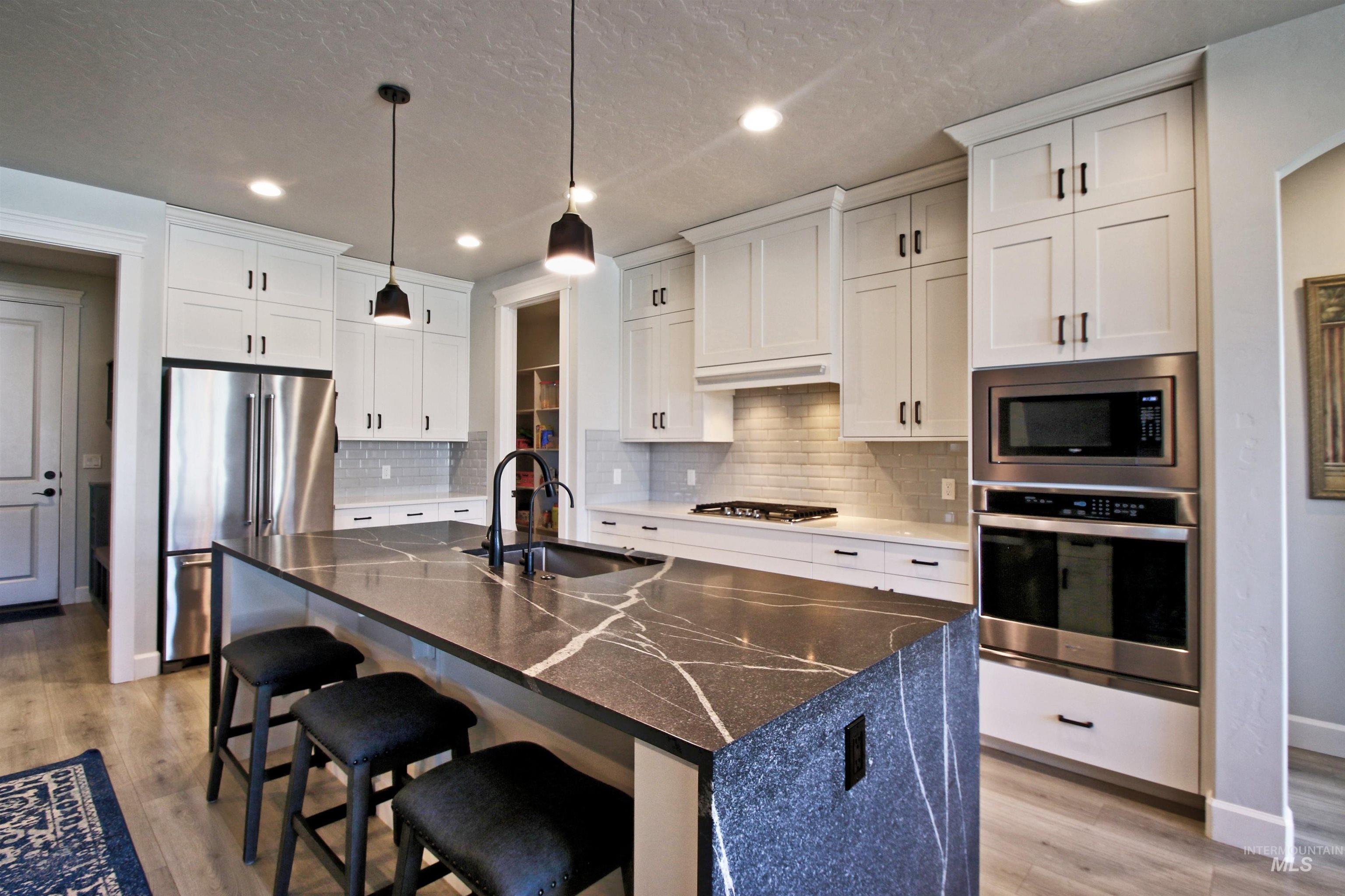 3824 W Lesina Dr., Meridian, Idaho 83646, 3 Bedrooms, 2 Bathrooms, Residential For Sale, Price $674,900, 98979246