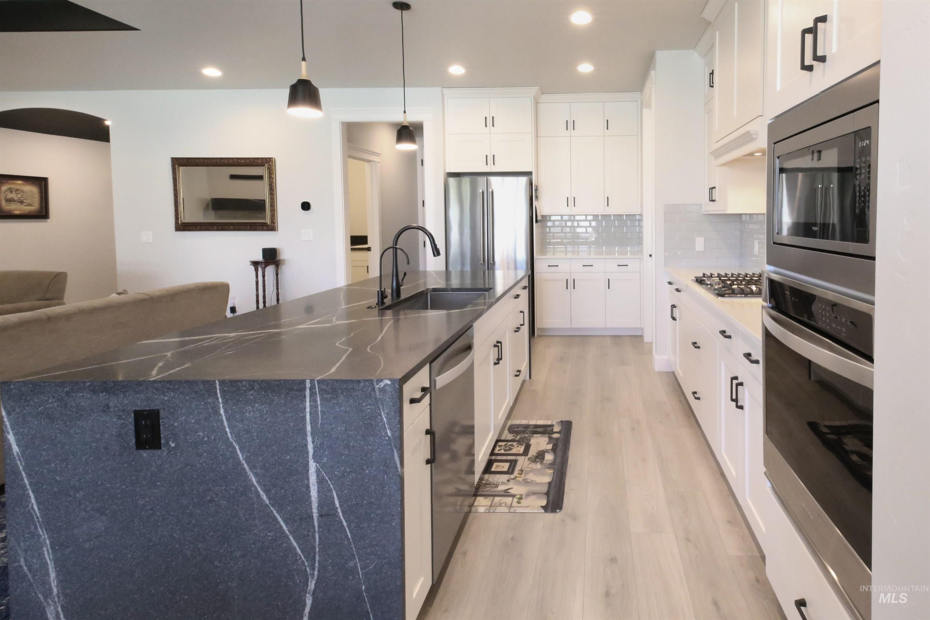 3824 W Lesina Dr., Meridian, Idaho 83646, 3 Bedrooms, 2 Bathrooms, Residential For Sale, Price $674,900, 98979246