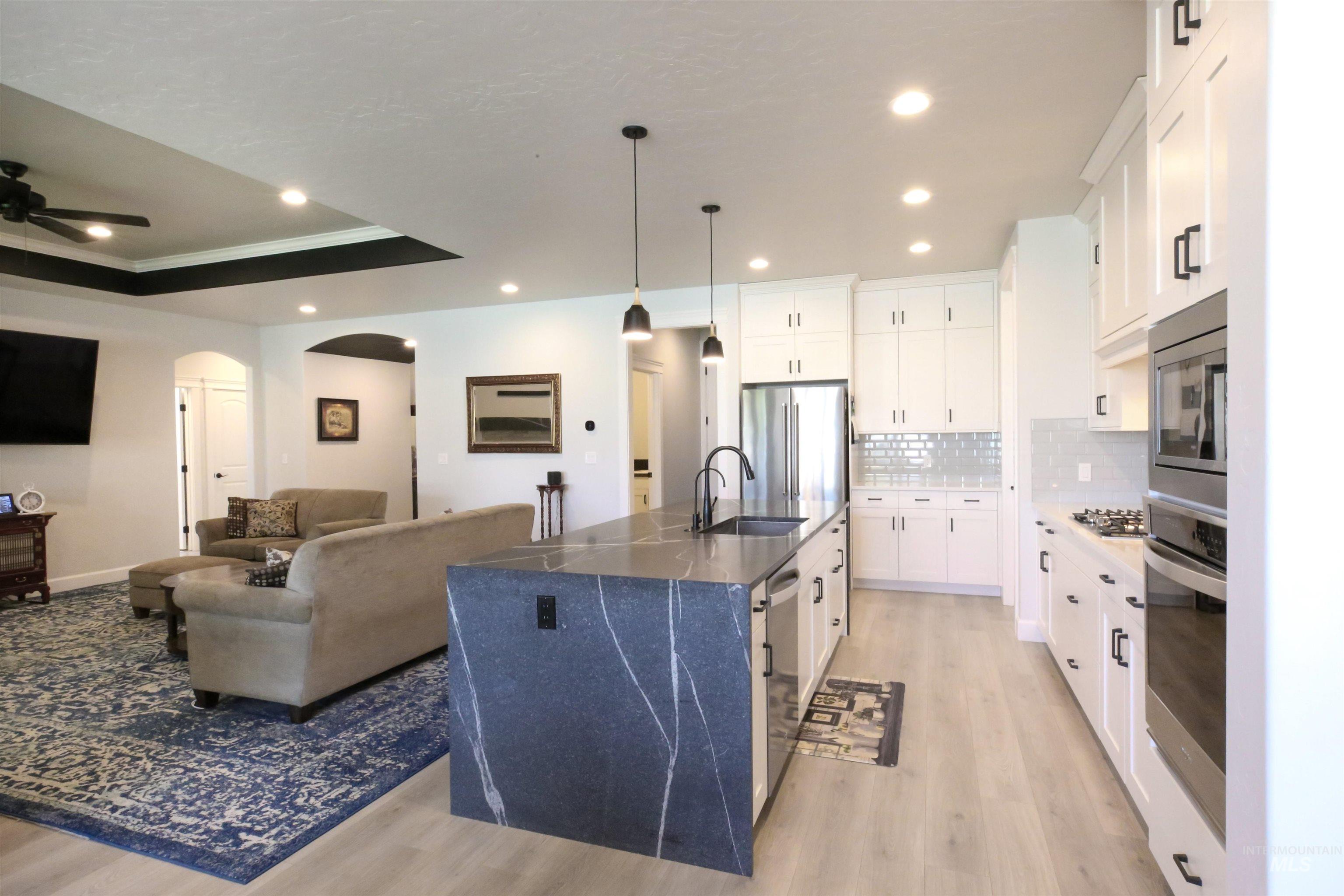 3824 W Lesina Dr., Meridian, Idaho 83646, 3 Bedrooms, 2 Bathrooms, Residential For Sale, Price $674,900, 98979246