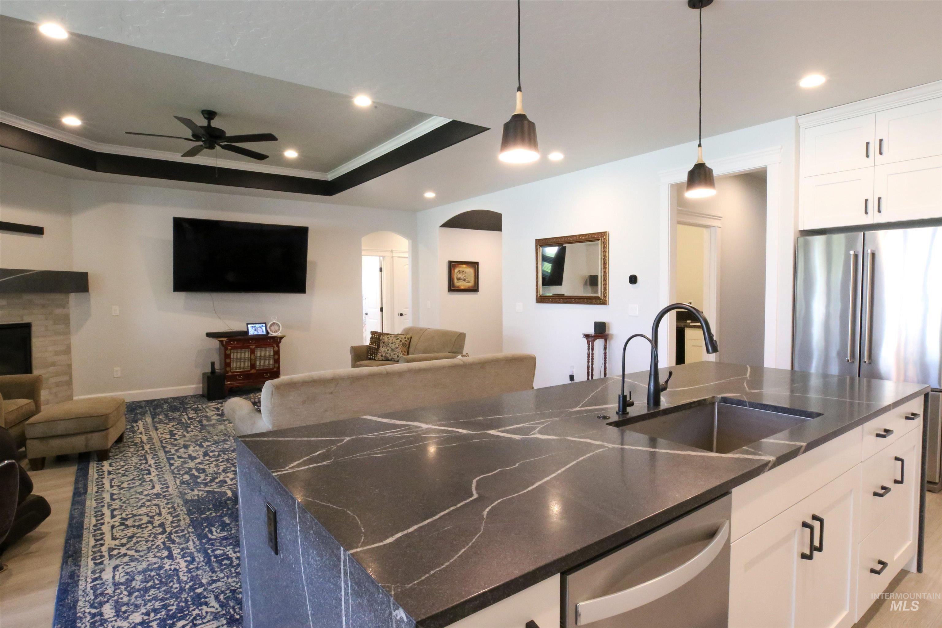 3824 W Lesina Dr., Meridian, Idaho 83646, 3 Bedrooms, 2 Bathrooms, Residential For Sale, Price $674,900, 98979246