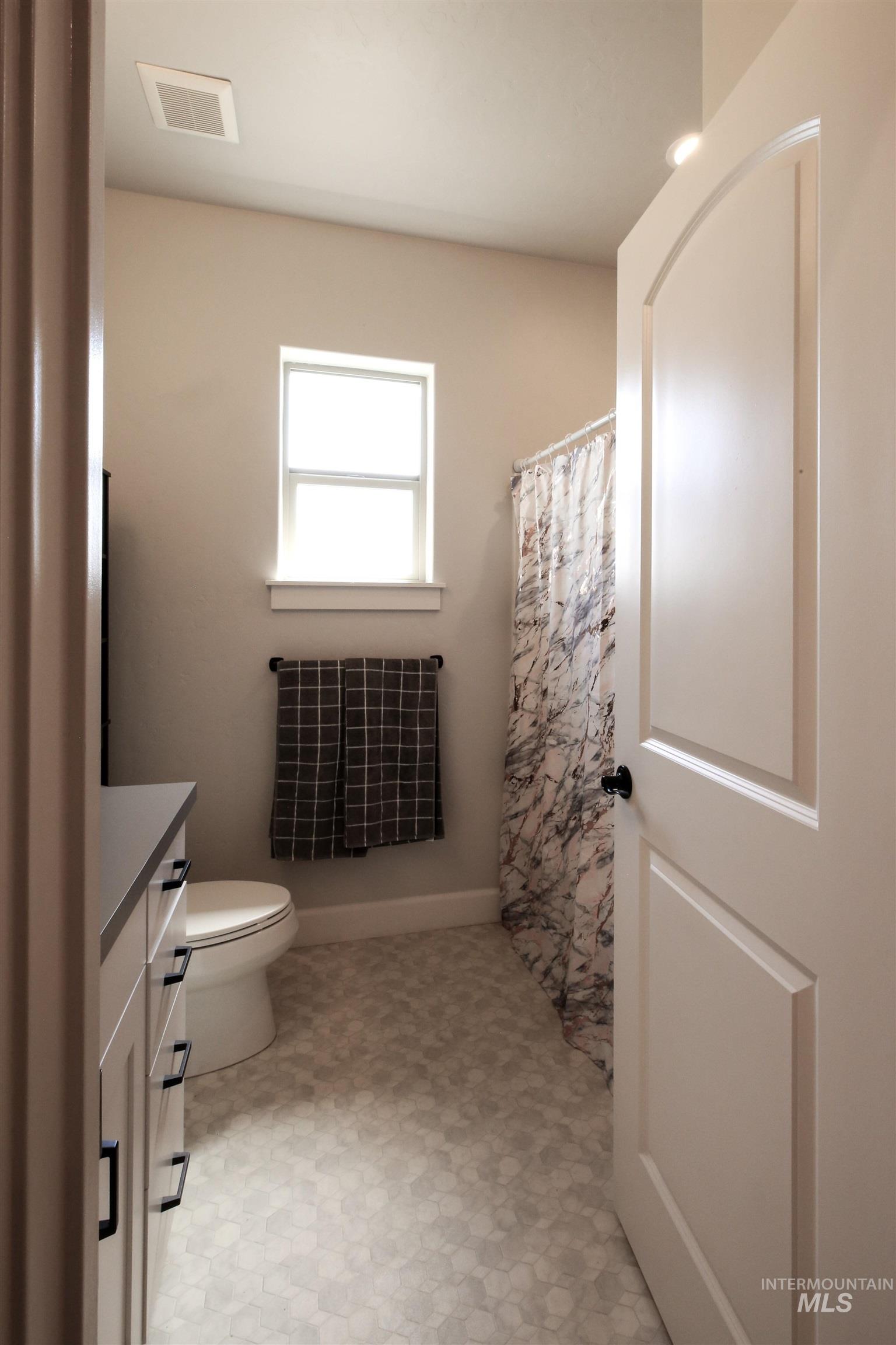 3824 W Lesina Dr., Meridian, Idaho 83646, 3 Bedrooms, 2 Bathrooms, Residential For Sale, Price $674,900, 98979246