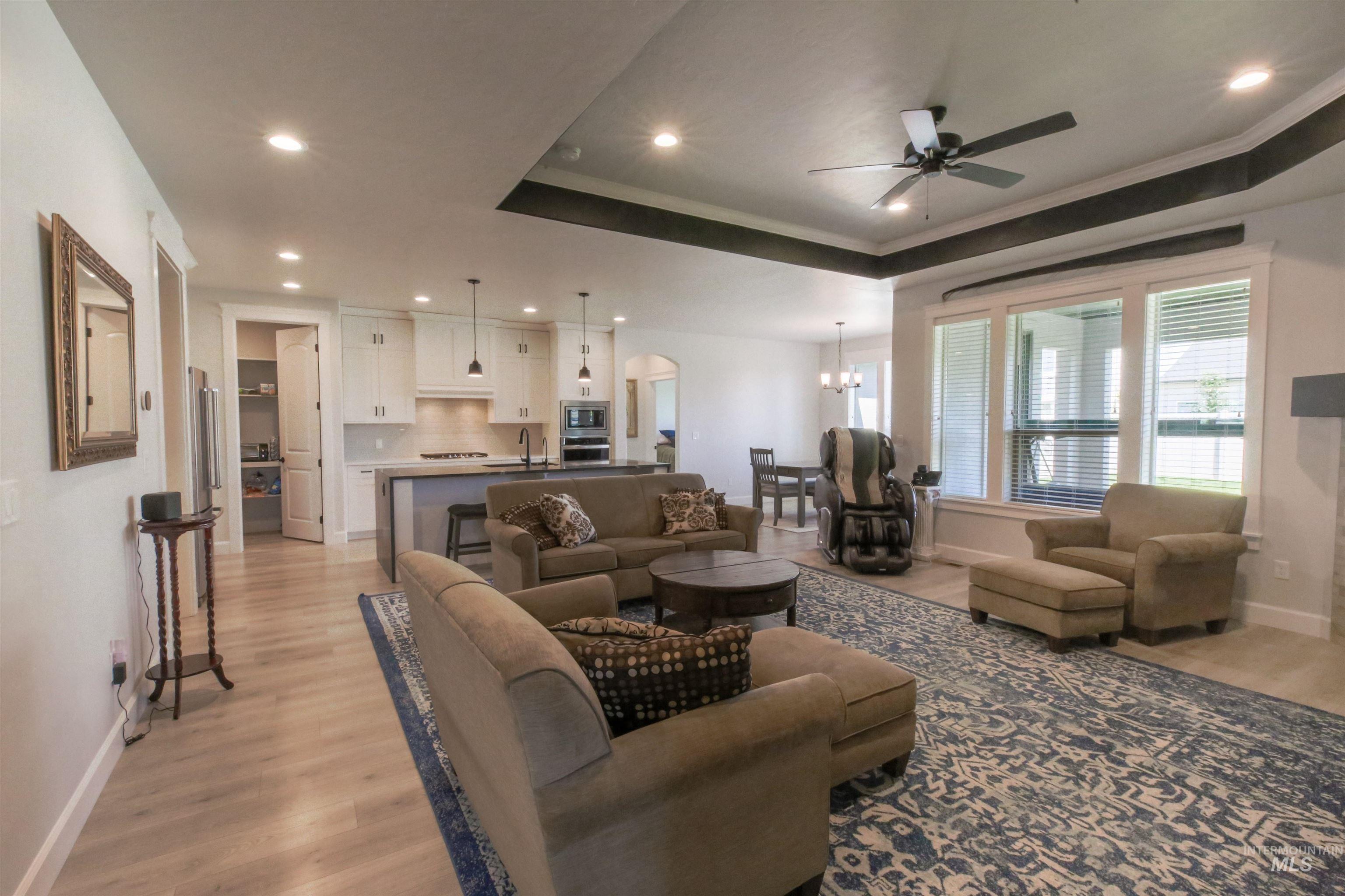 3824 W Lesina Dr., Meridian, Idaho 83646, 3 Bedrooms, 2 Bathrooms, Residential For Sale, Price $674,900, 98979246