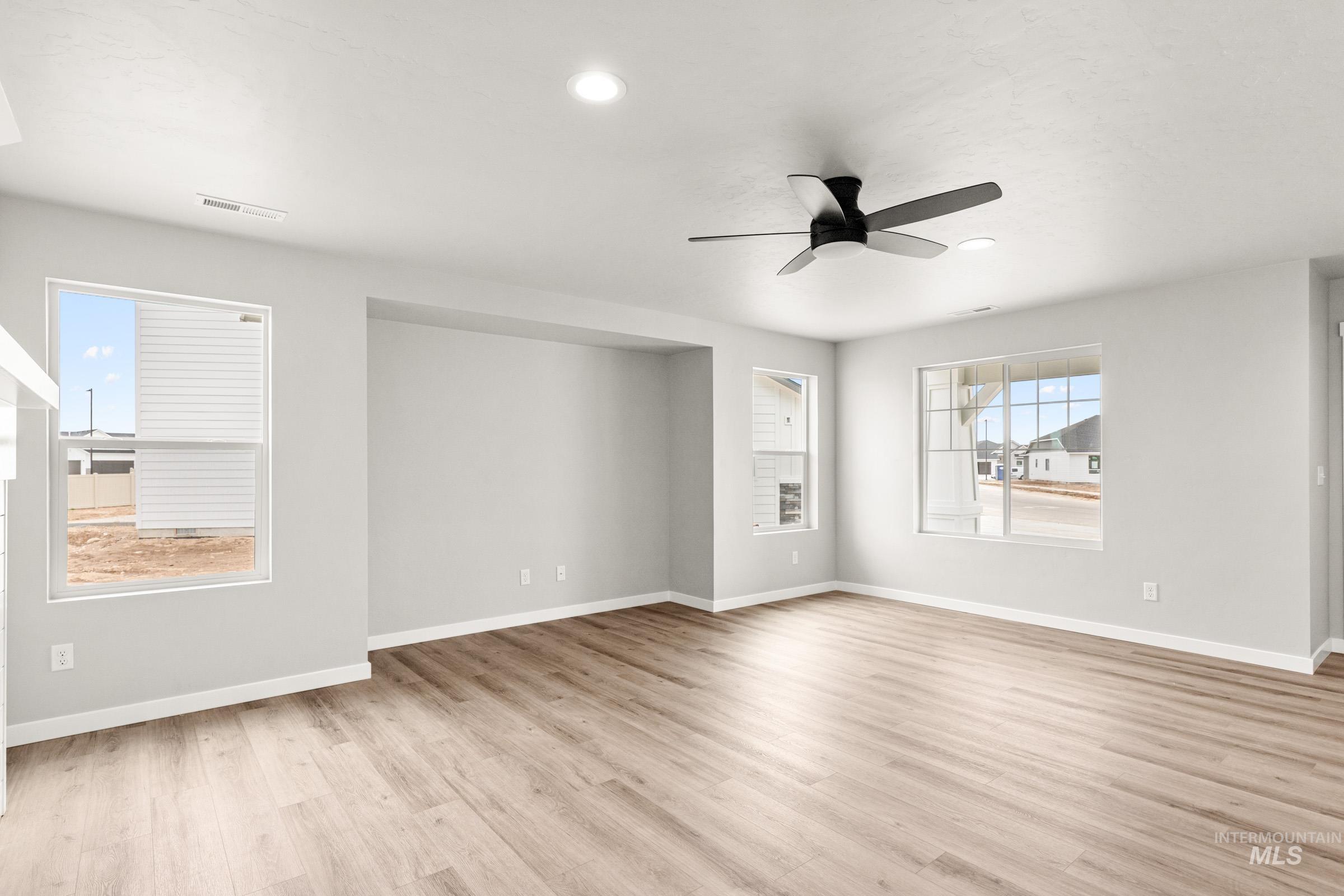 5242 E Phelps Lake Dr, Nampa, Idaho 83687, 5 Bedrooms, 2.5 Bathrooms, Residential For Sale, Price $567,990, 98979248