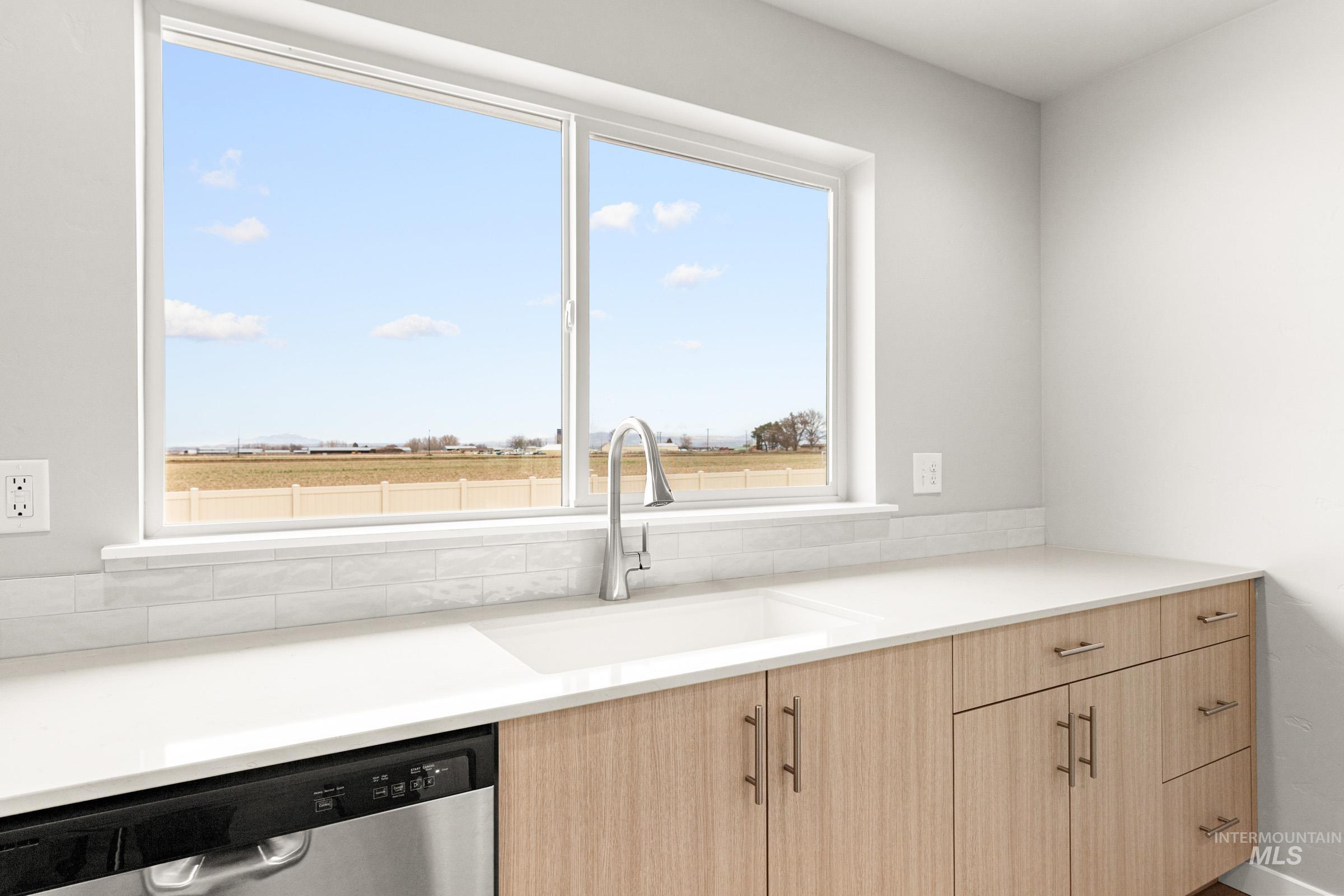 5242 E Phelps Lake Dr, Nampa, Idaho 83687, 5 Bedrooms, 2.5 Bathrooms, Residential For Sale, Price $567,990, 98979248