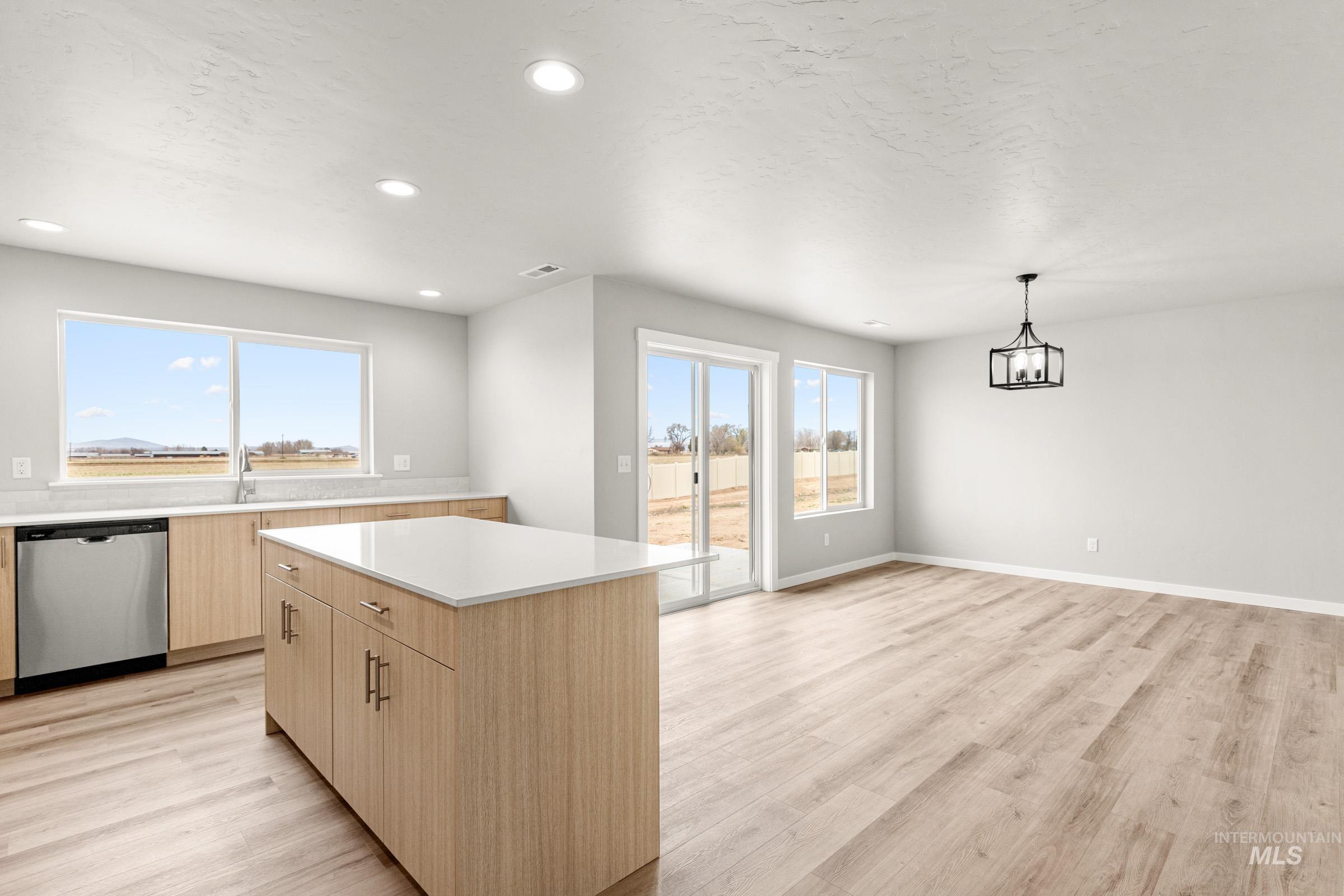 5242 E Phelps Lake Dr, Nampa, Idaho 83687, 5 Bedrooms, 2.5 Bathrooms, Residential For Sale, Price $567,990, 98979248