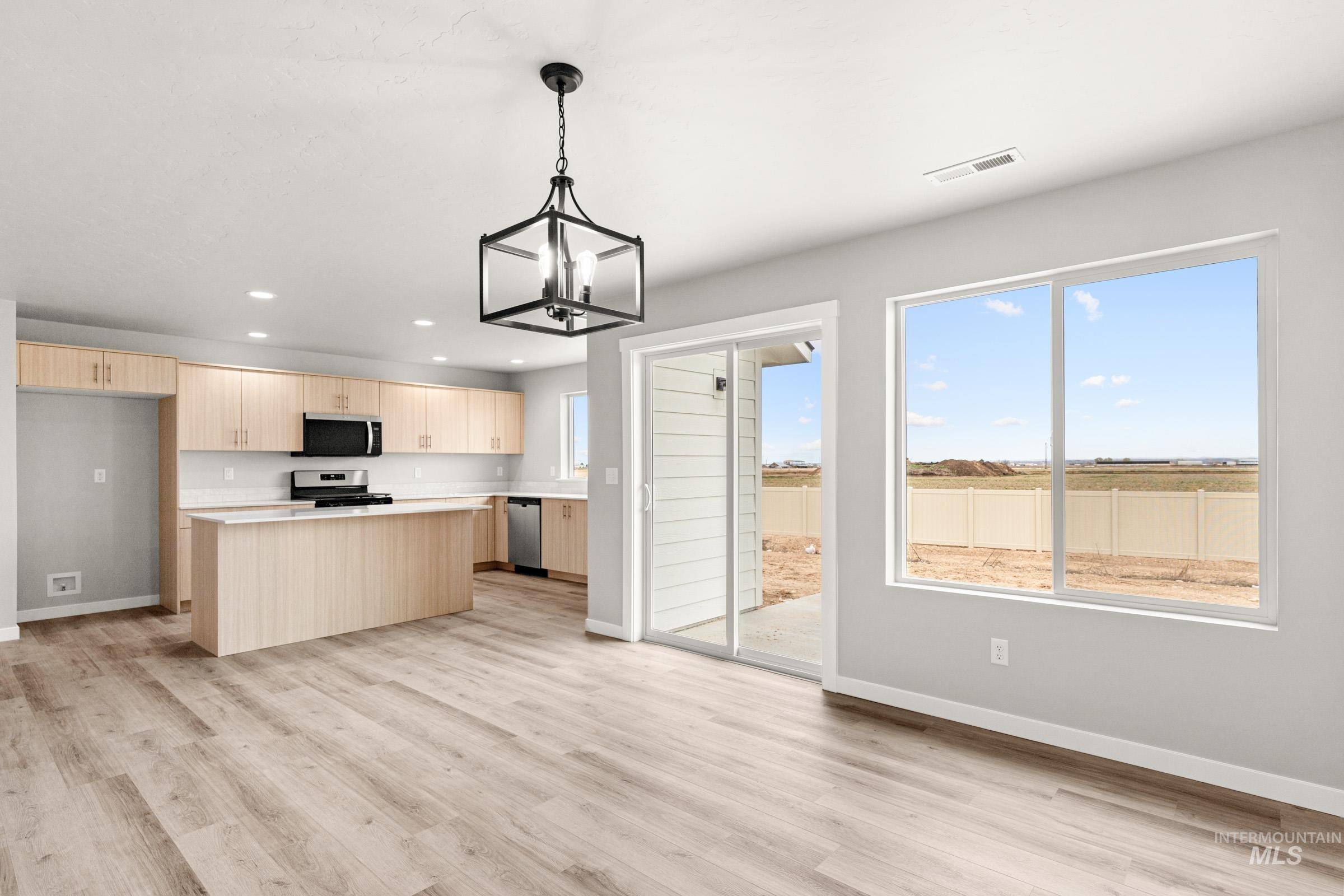 5242 E Phelps Lake Dr, Nampa, Idaho 83687, 5 Bedrooms, 2.5 Bathrooms, Residential For Sale, Price $567,990, 98979248