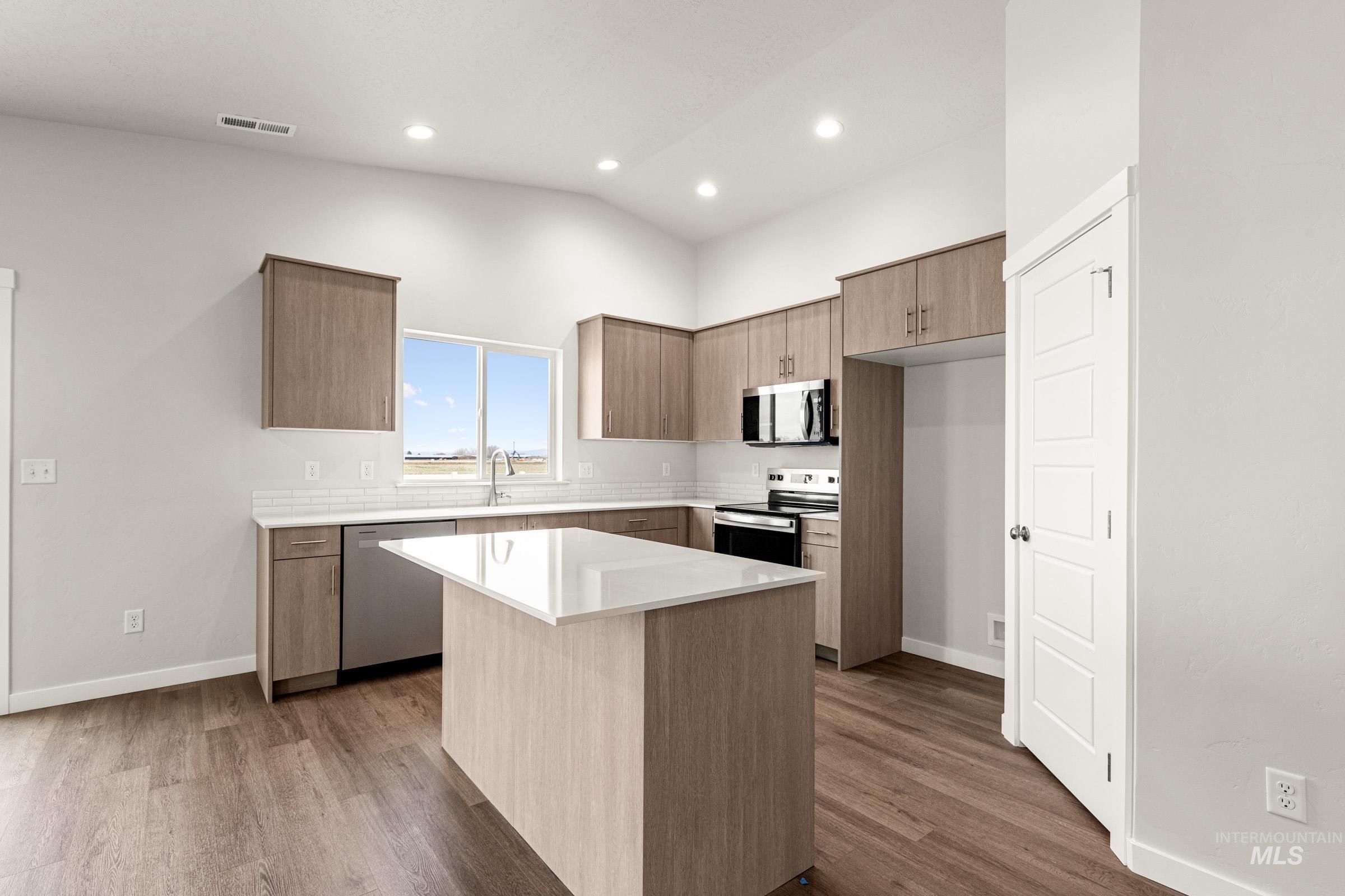 5270 E Phelps Lake Dr, Nampa, Idaho 83687, 4 Bedrooms, 2 Bathrooms, Residential For Sale, Price $449,990, 98979251