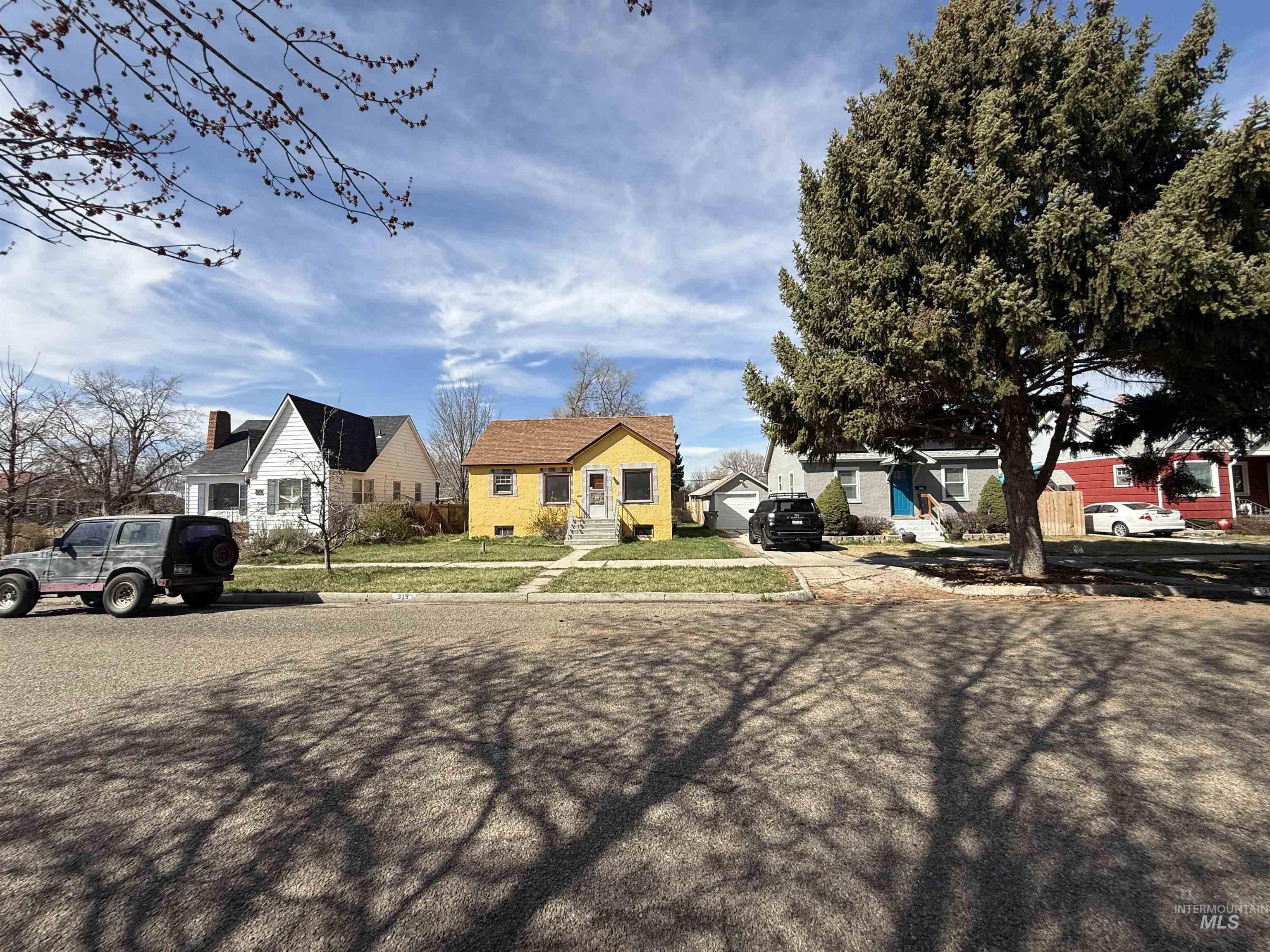 319 20th Ave South, Nampa, Idaho 83651, 3 Bedrooms, 2 Bathrooms, Residential For Sale, Price $179,900,MLS 98979257