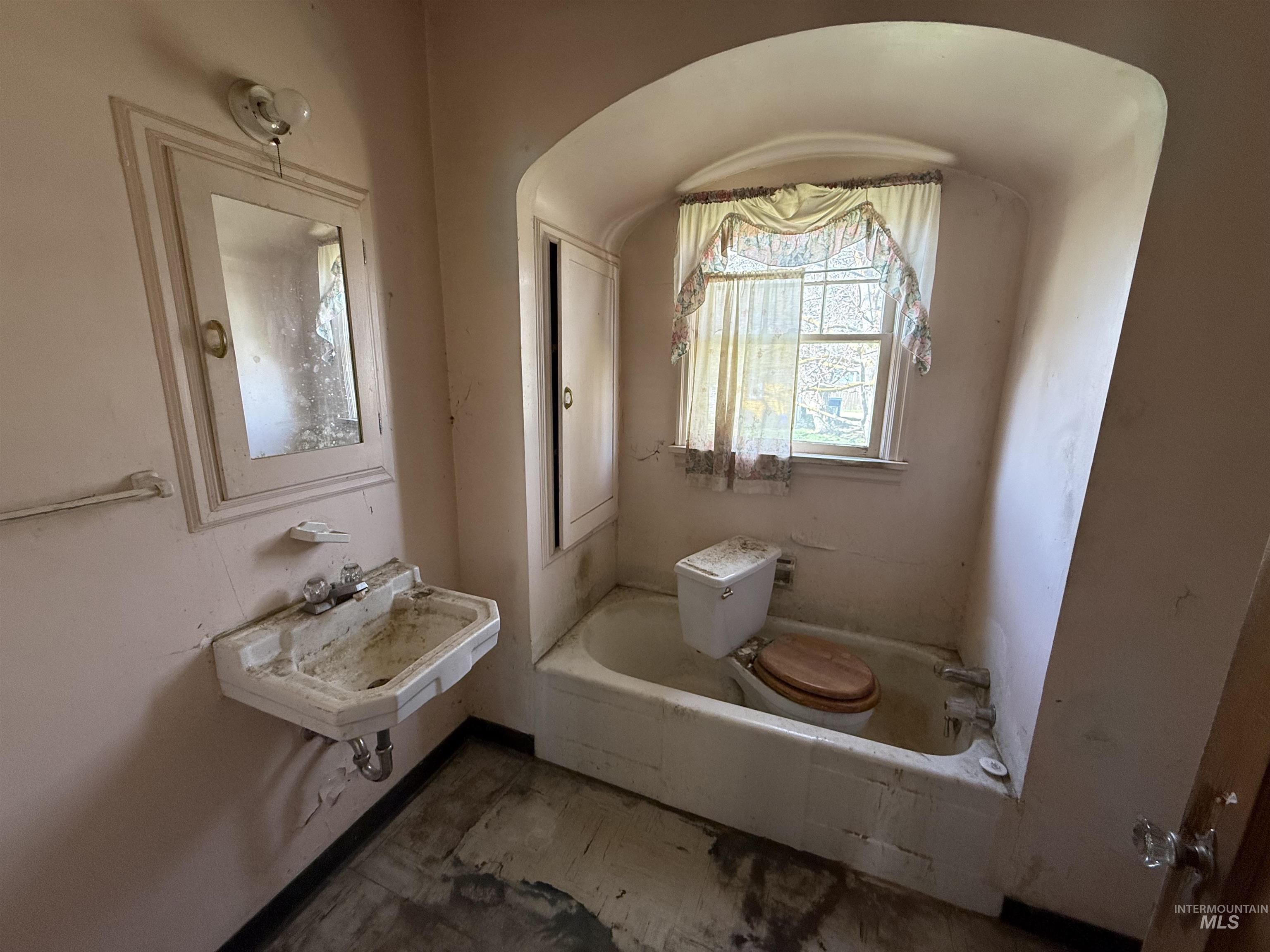 319 20th Ave South, Nampa, Idaho 83651, 3 Bedrooms, 2 Bathrooms, Residential For Sale, Price $179,900,MLS 98979257