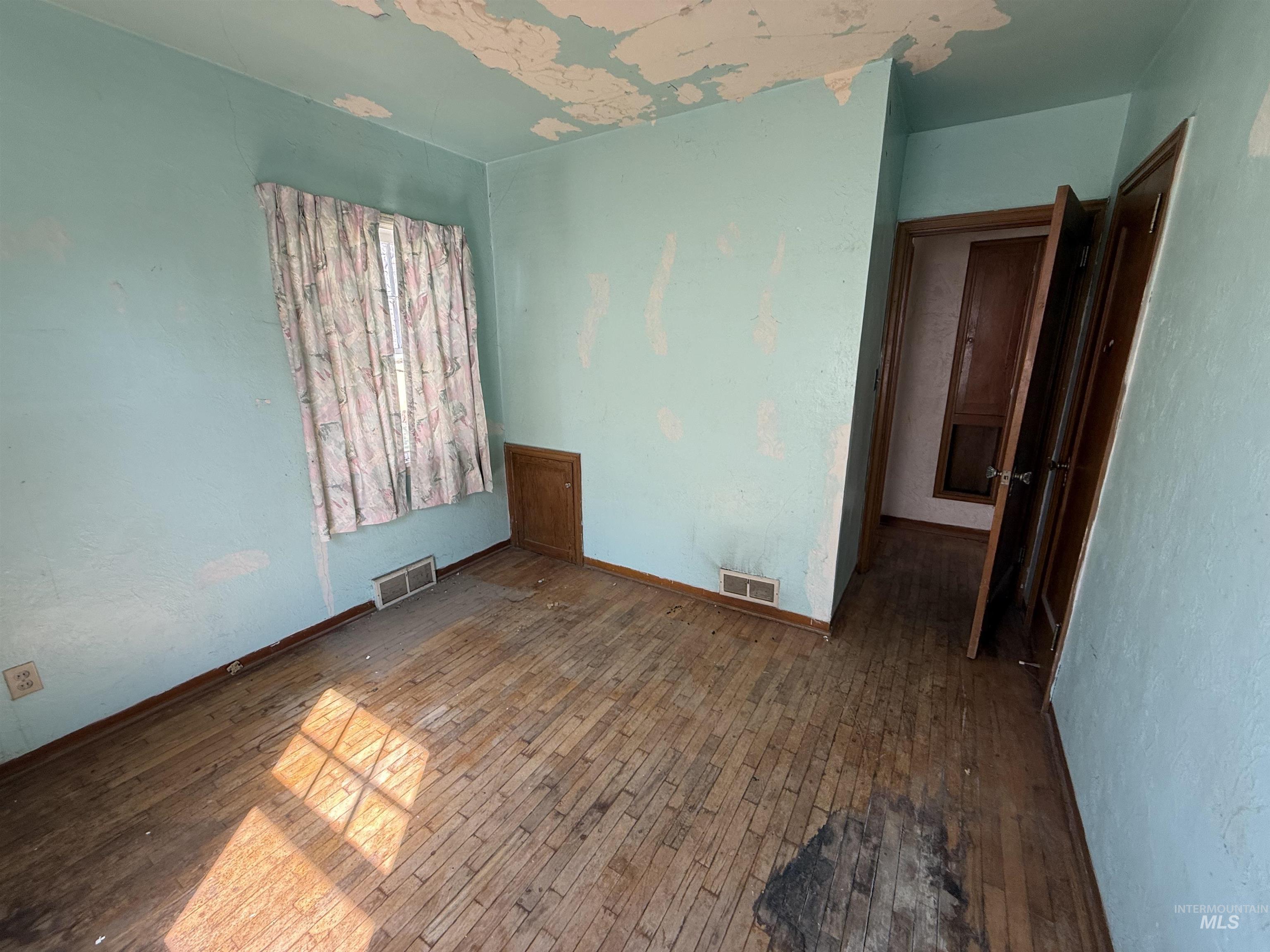 319 20th Ave South, Nampa, Idaho 83651, 3 Bedrooms, 2 Bathrooms, Residential For Sale, Price $179,900,MLS 98979257