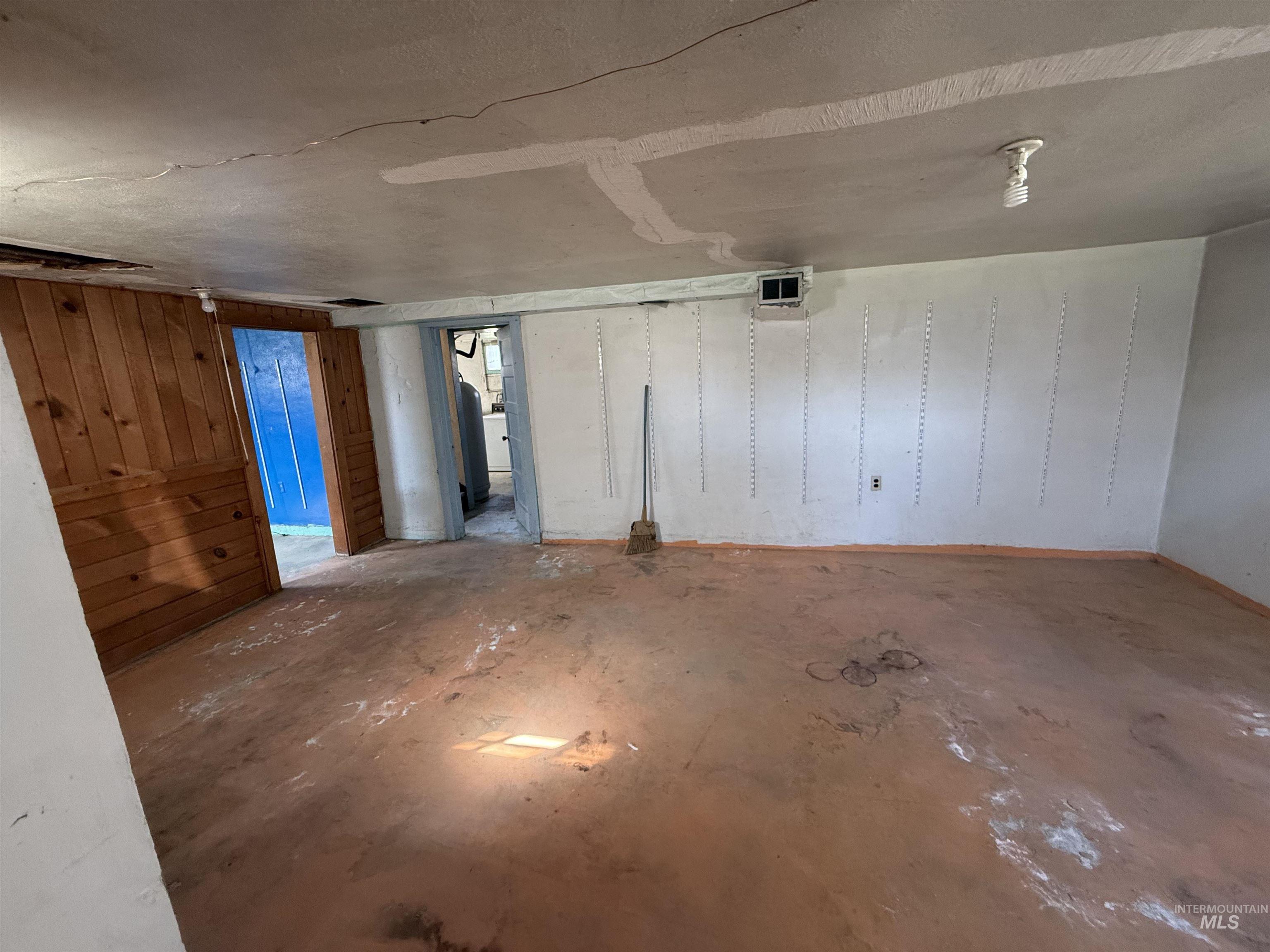 319 20th Ave South, Nampa, Idaho 83651, 3 Bedrooms, 2 Bathrooms, Residential For Sale, Price $179,900,MLS 98979257