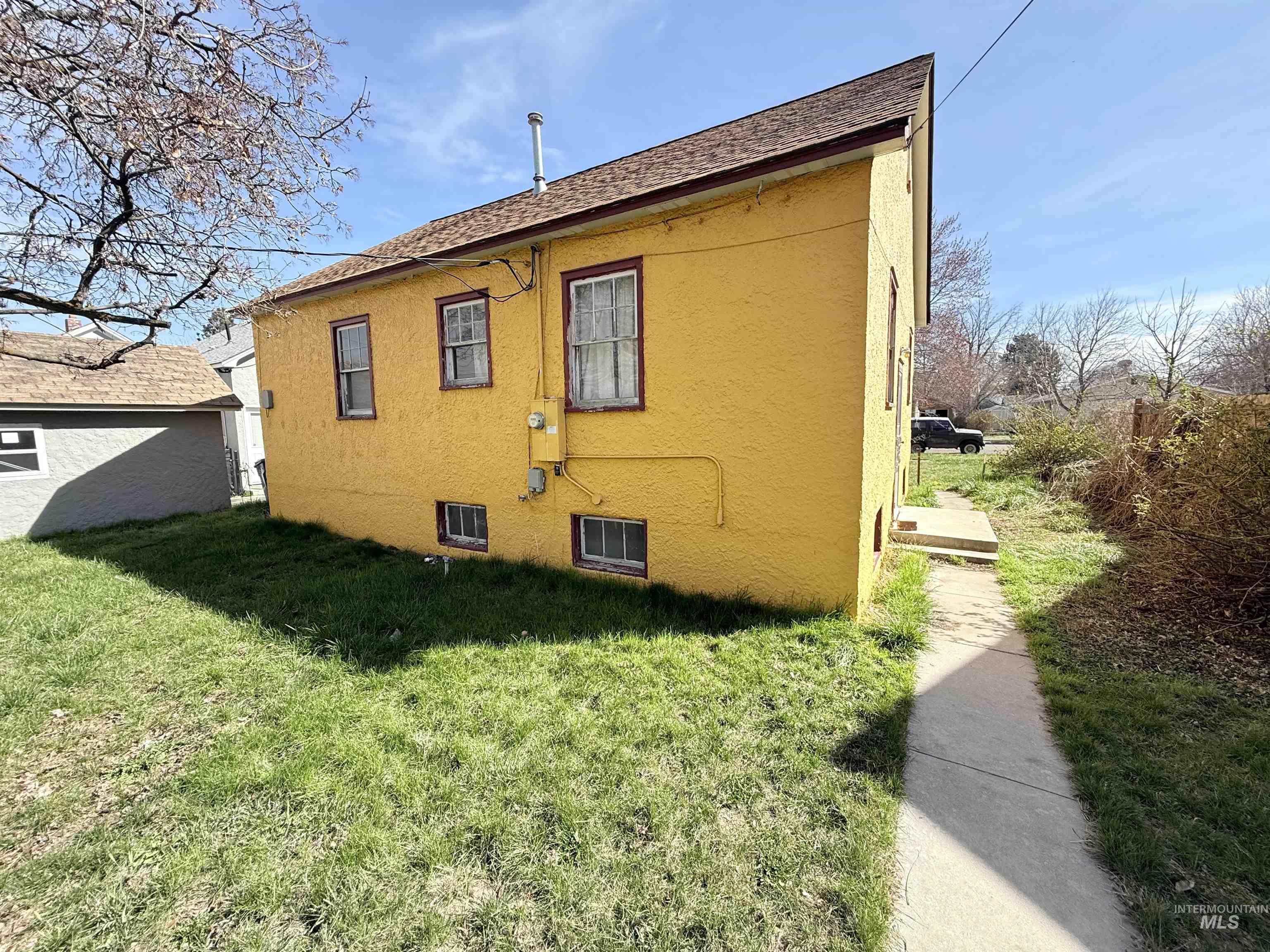 319 20th Ave South, Nampa, Idaho 83651, 3 Bedrooms, 2 Bathrooms, Residential For Sale, Price $179,900,MLS 98979257