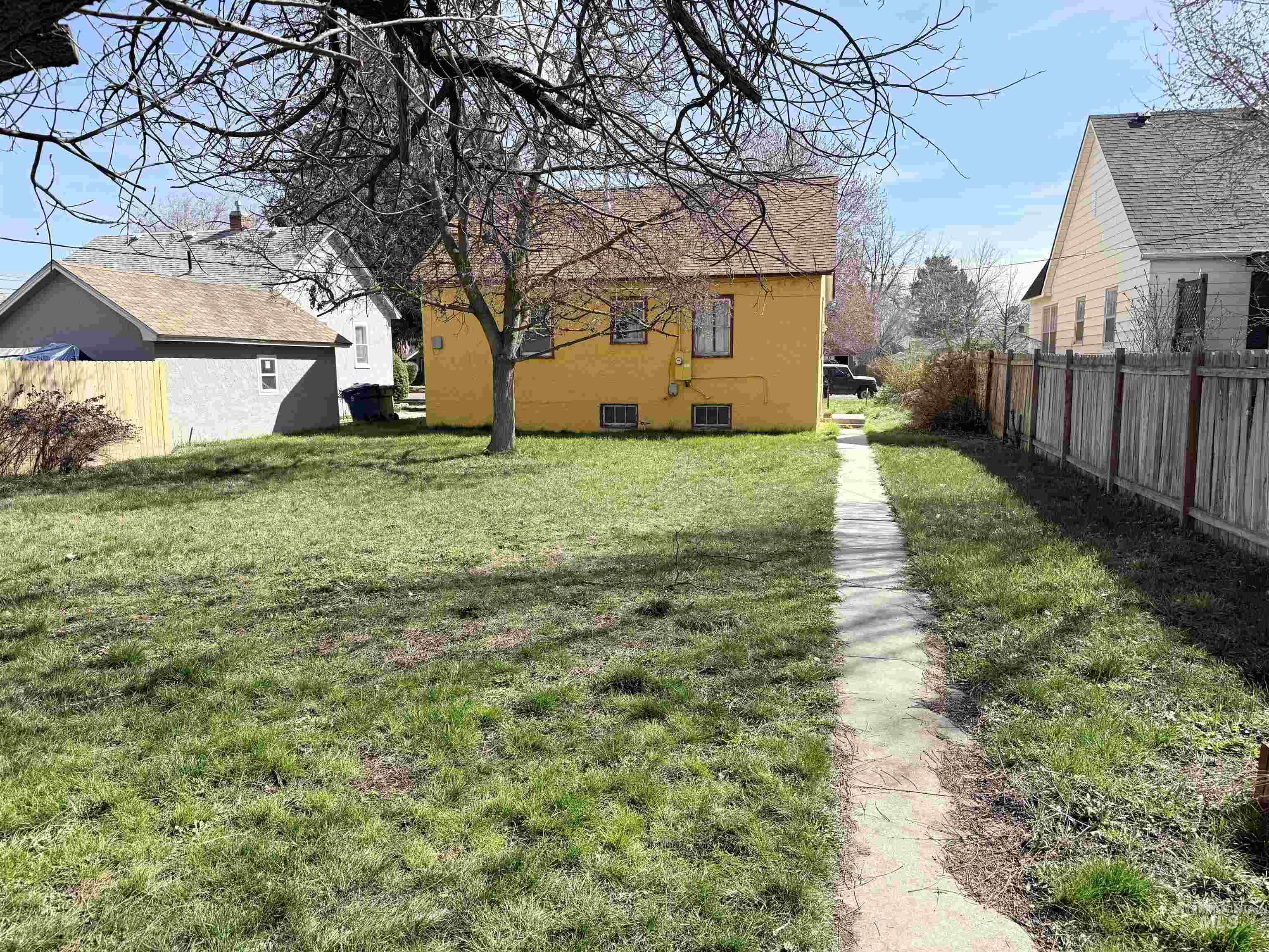 319 20th Ave South, Nampa, Idaho 83651, 3 Bedrooms, 2 Bathrooms, Residential For Sale, Price $179,900,MLS 98979257