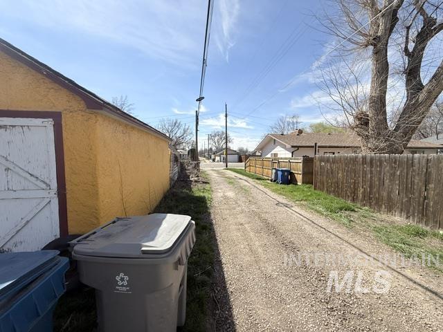 319 20th Ave South, Nampa, Idaho 83651, 3 Bedrooms, 2 Bathrooms, Residential For Sale, Price $179,900,MLS 98979257