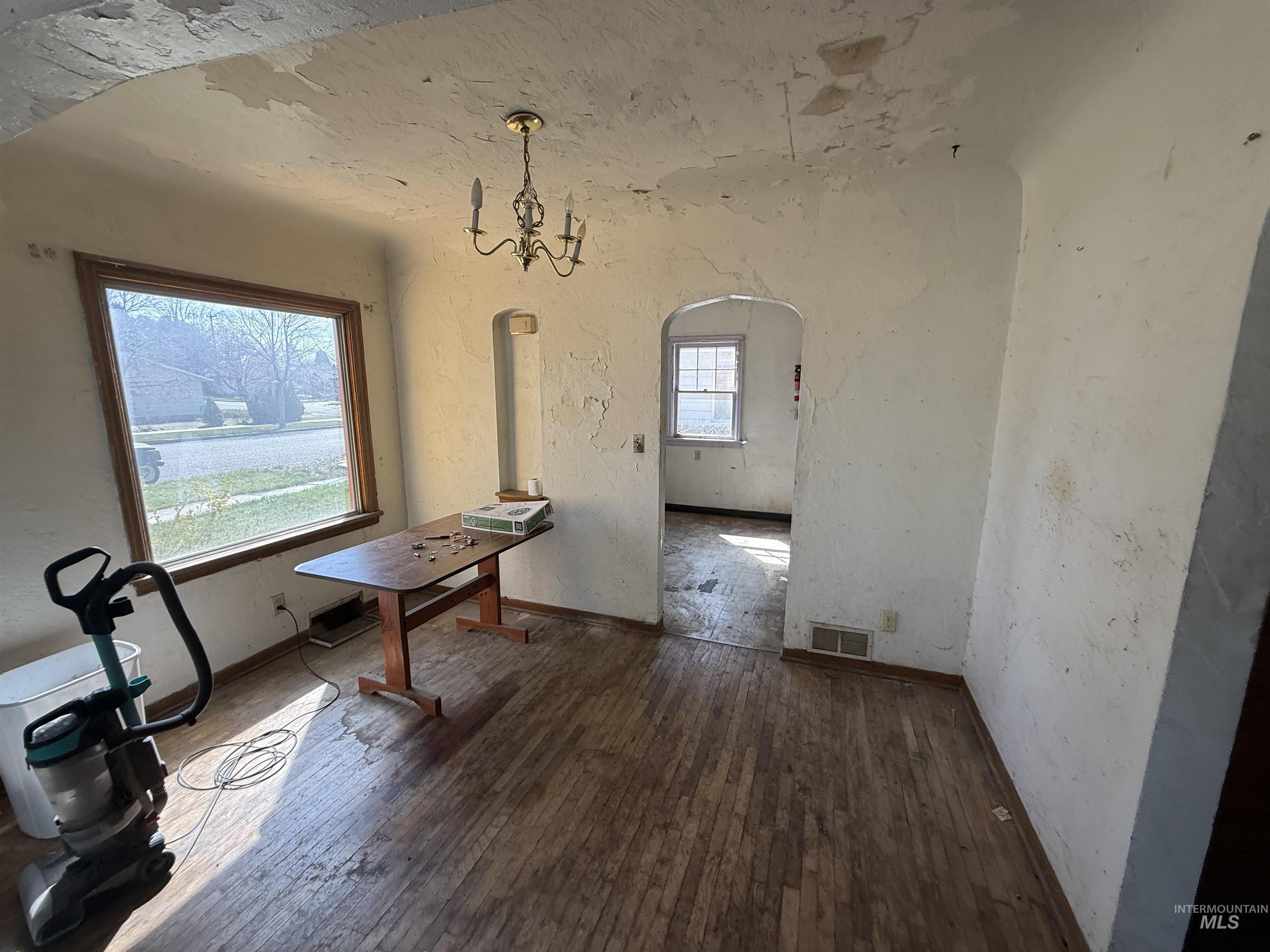 319 20th Ave South, Nampa, Idaho 83651, 3 Bedrooms, 2 Bathrooms, Residential For Sale, Price $179,900,MLS 98979257