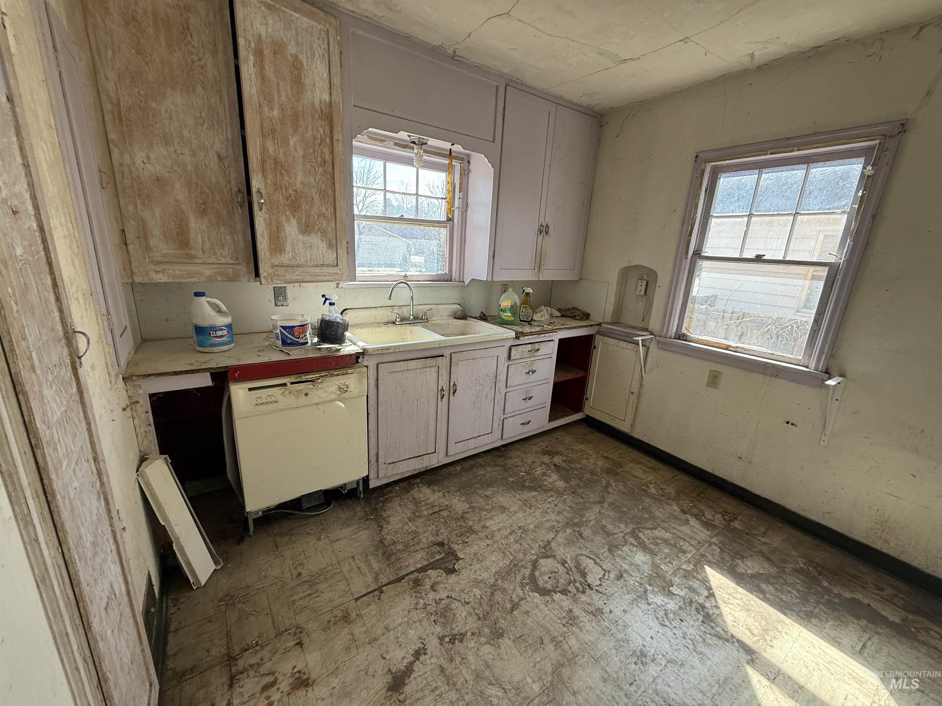 319 20th Ave South, Nampa, Idaho 83651, 3 Bedrooms, 2 Bathrooms, Residential For Sale, Price $179,900,MLS 98979257