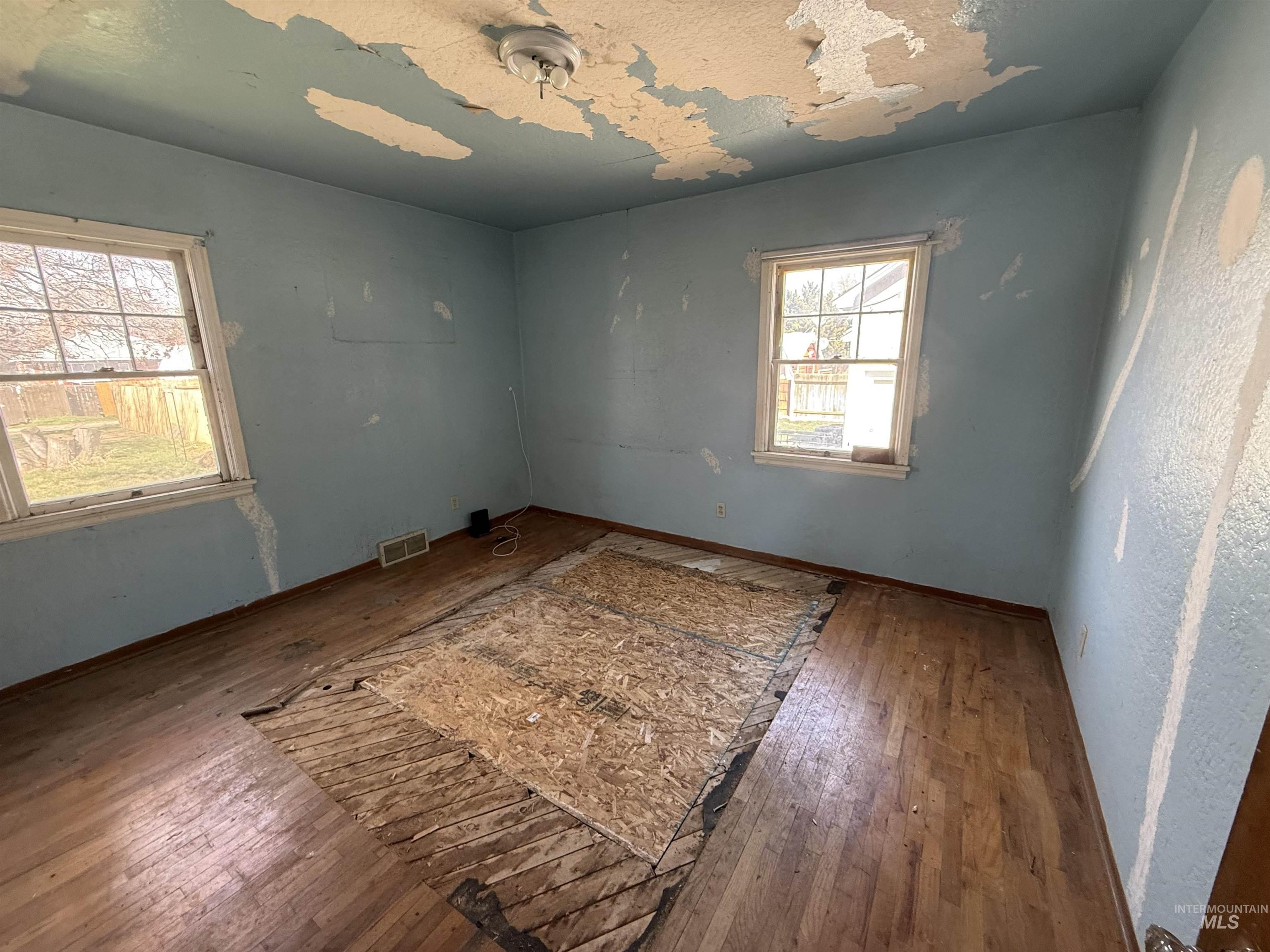 319 20th Ave South, Nampa, Idaho 83651, 3 Bedrooms, 2 Bathrooms, Residential For Sale, Price $179,900,MLS 98979257