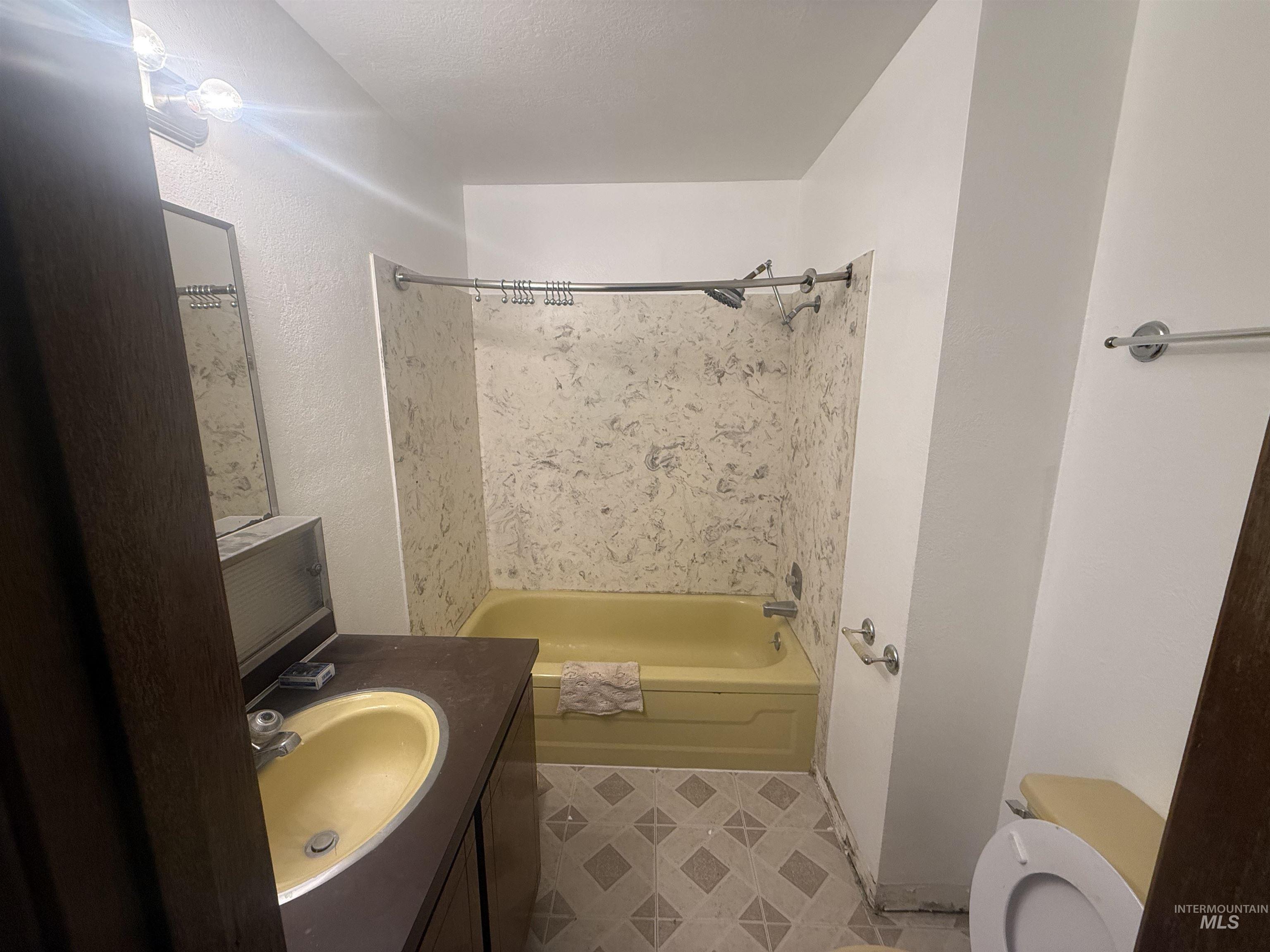 411 15th Ave South, Nampa, Idaho 83651, 2 Bedrooms, 1.5 Bathrooms, Residential For Sale, Price $99,900,MLS 98979258