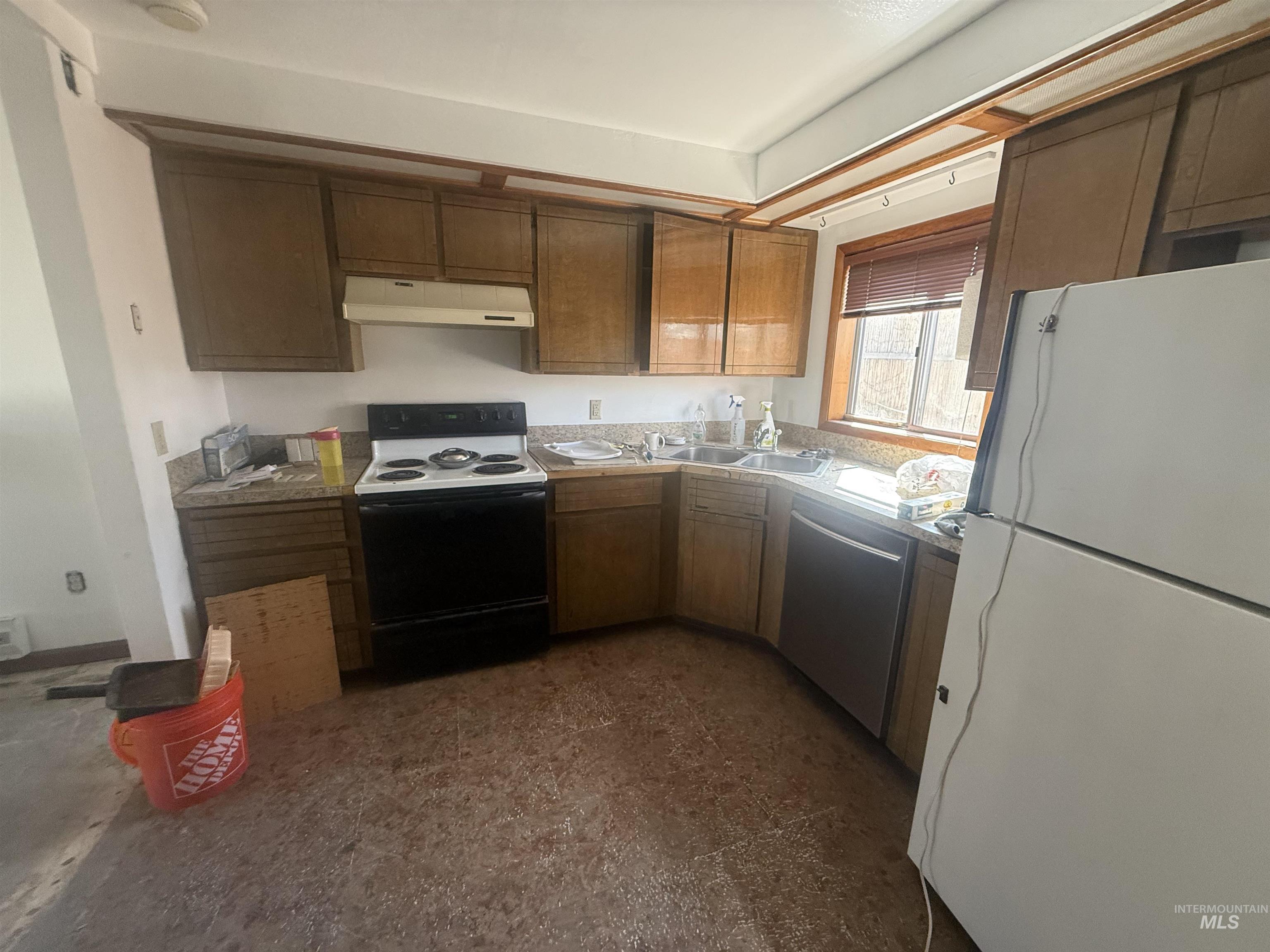 411 15th Ave South, Nampa, Idaho 83651, 2 Bedrooms, 1.5 Bathrooms, Residential For Sale, Price $99,900,MLS 98979258