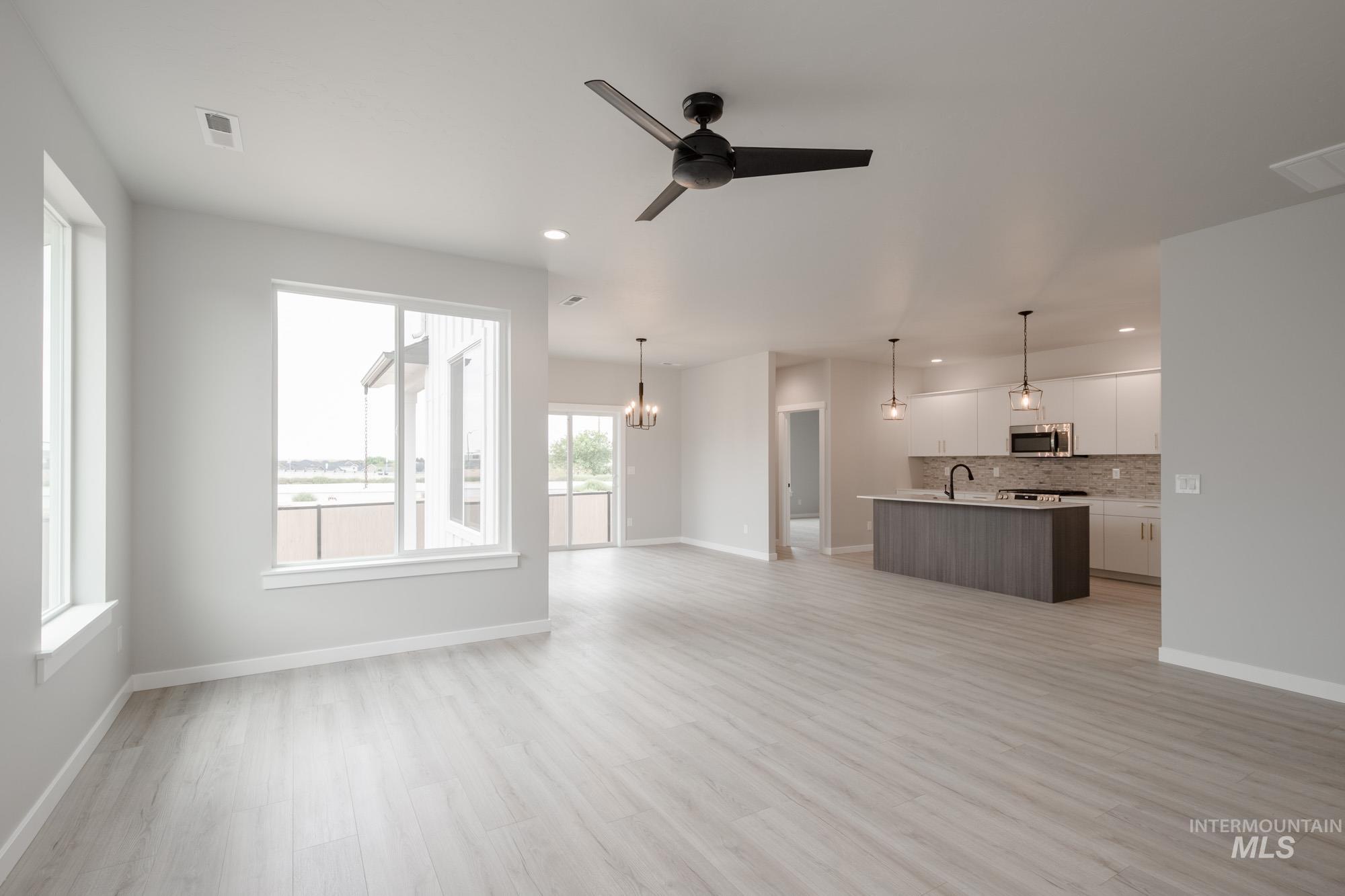 2181 S Border Way, Meridian, Idaho 83642, 4 Bedrooms, 2 Bathrooms, Residential For Sale, Price $529,990, 98979259