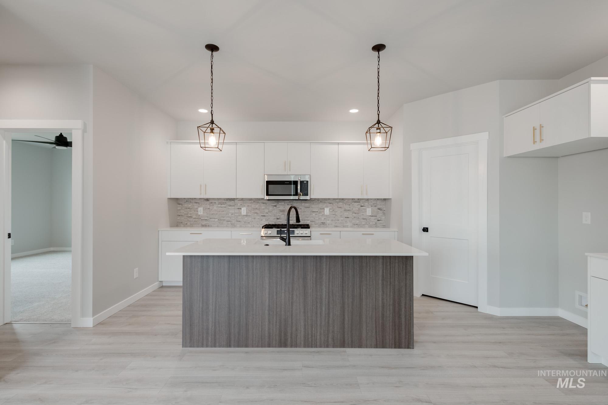 2181 S Border Way, Meridian, Idaho 83642, 4 Bedrooms, 2 Bathrooms, Residential For Sale, Price $529,990, 98979259