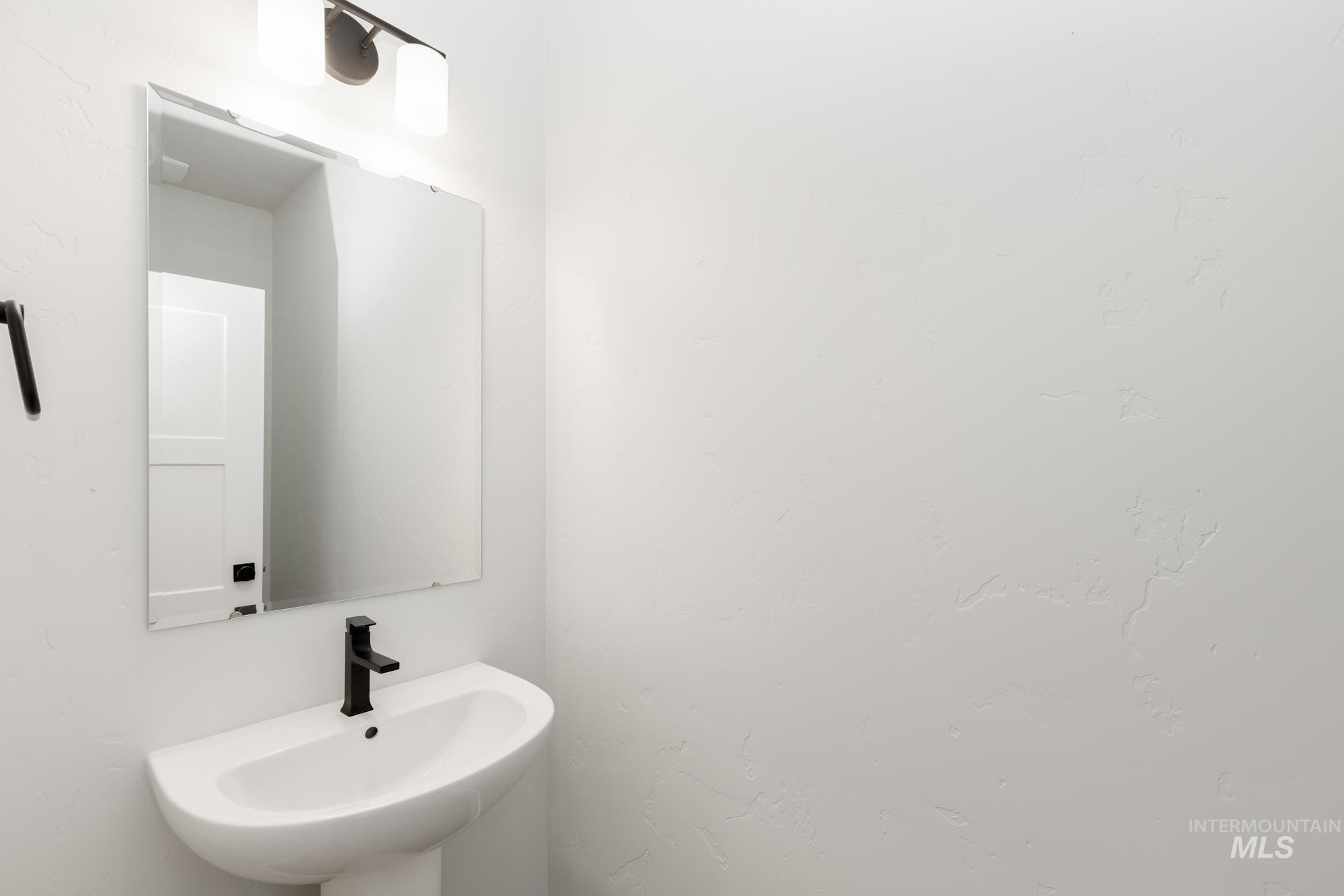 2167 S Border Way, Meridian, Idaho 83642, 4 Bedrooms, 2.5 Bathrooms, Residential For Sale, Price $499,990, 98979260