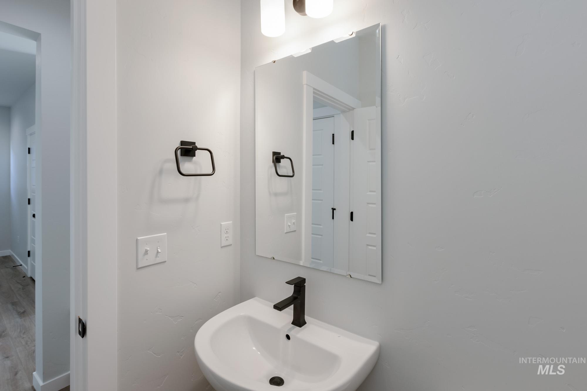 2216 S Border Way, Meridian, Idaho 83642, 3 Bedrooms, 2.5 Bathrooms, Residential For Sale, Price $489,990, 98979261