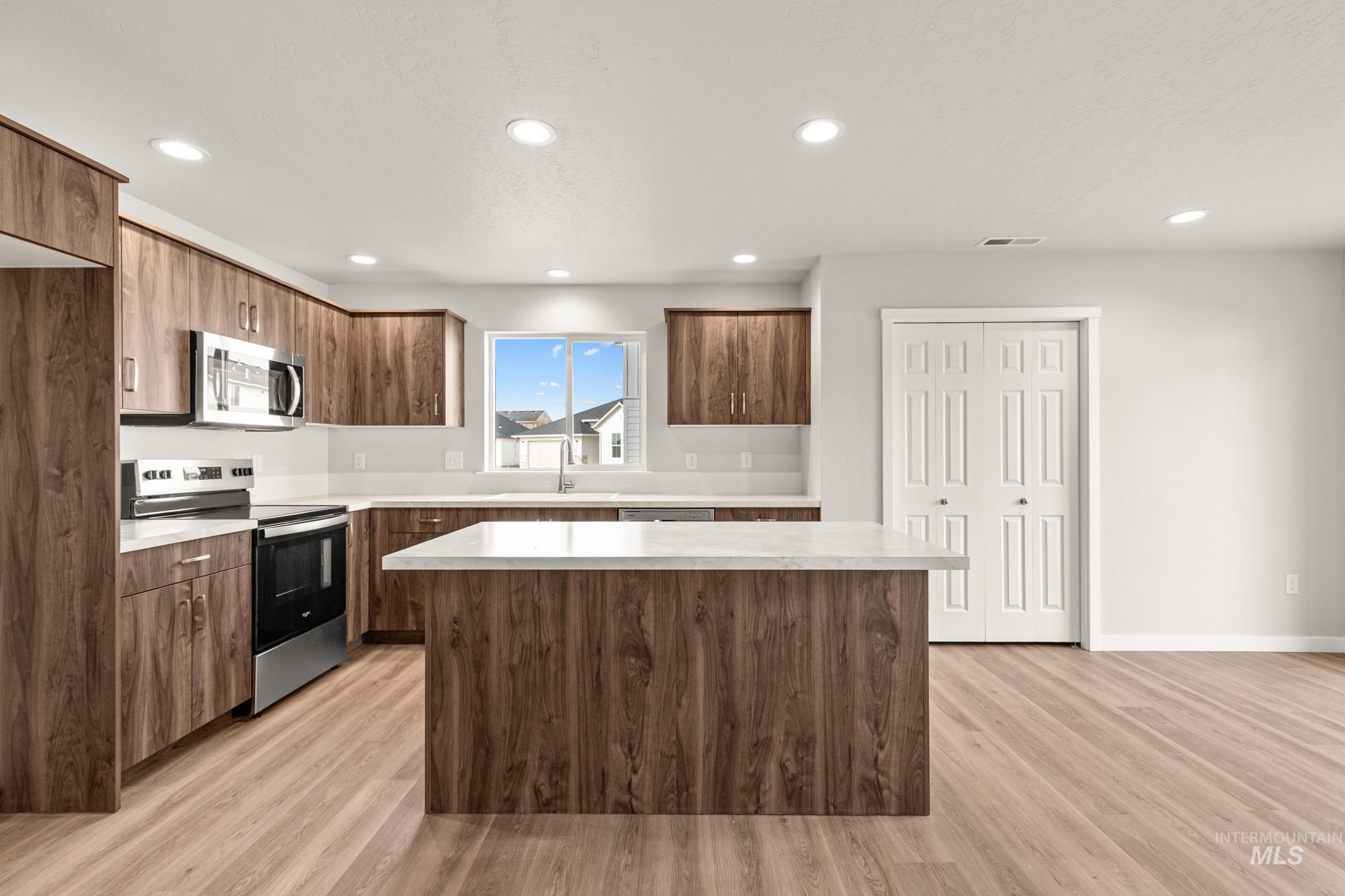 13704 Redway Ct, Caldwell, Idaho 83607, 5 Bedrooms, 3 Bathrooms, Residential For Sale, Price $474,990, 98979265