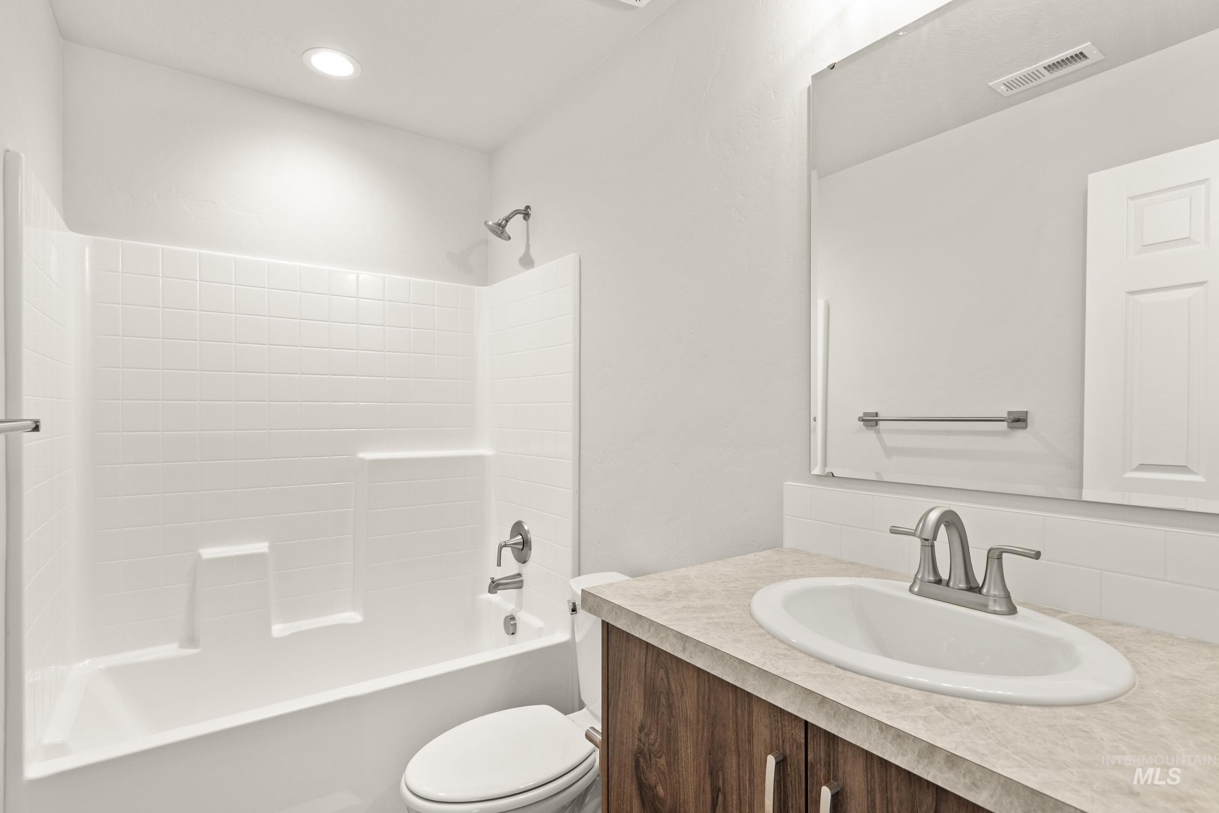 13704 Redway Ct, Caldwell, Idaho 83607, 5 Bedrooms, 3 Bathrooms, Residential For Sale, Price $474,990, 98979265