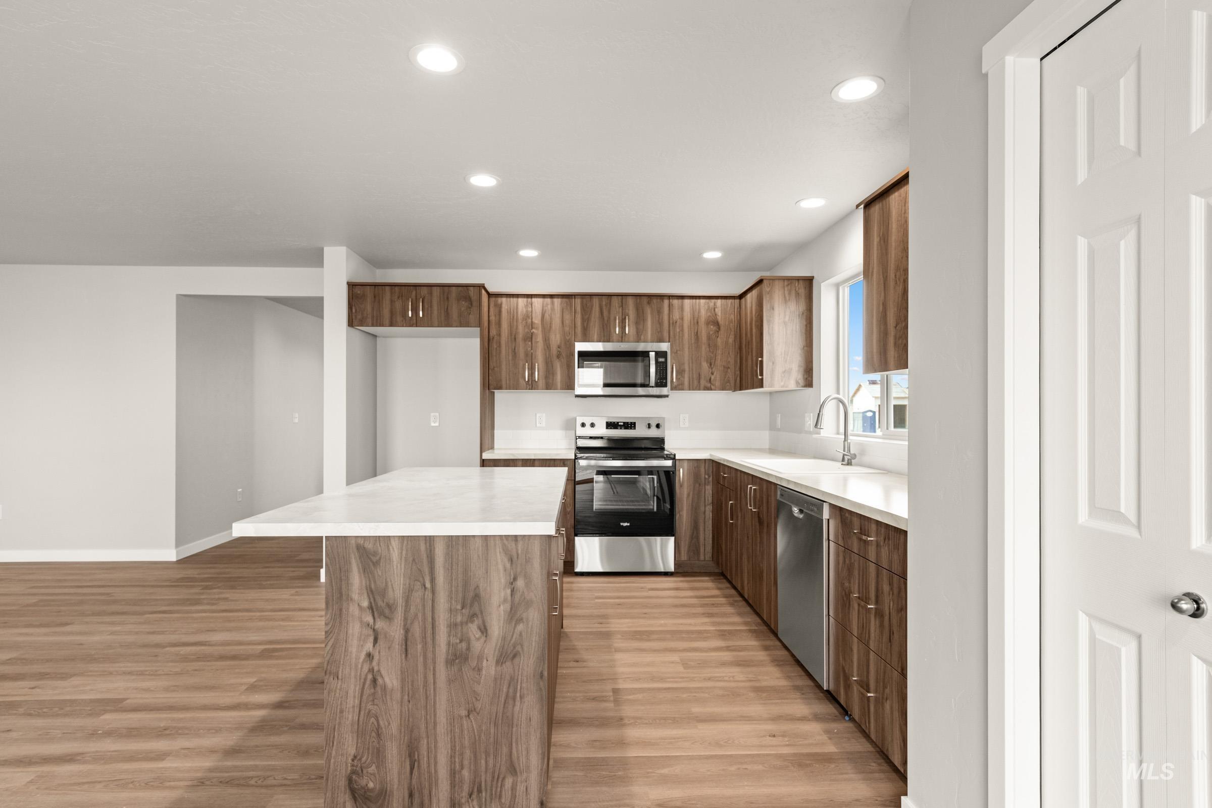 13704 Redway Ct, Caldwell, Idaho 83607, 5 Bedrooms, 3 Bathrooms, Residential For Sale, Price $474,990, 98979265