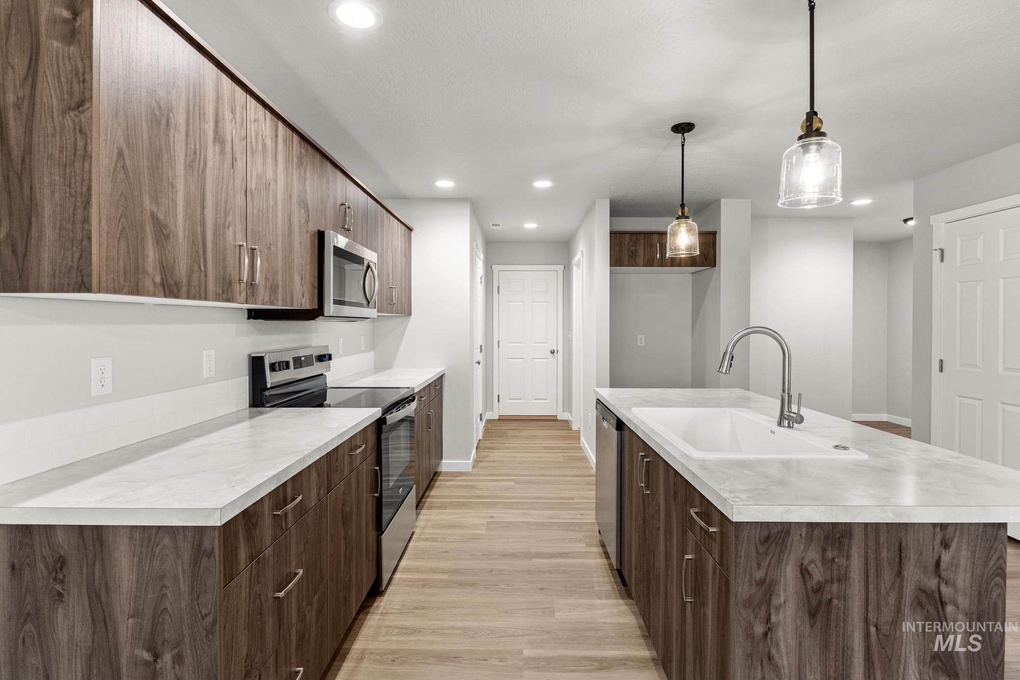 13716 Redway Ct, Caldwell, Idaho 83607, 3 Bedrooms, 2.5 Bathrooms, Residential For Sale, Price $429,990, 98979266