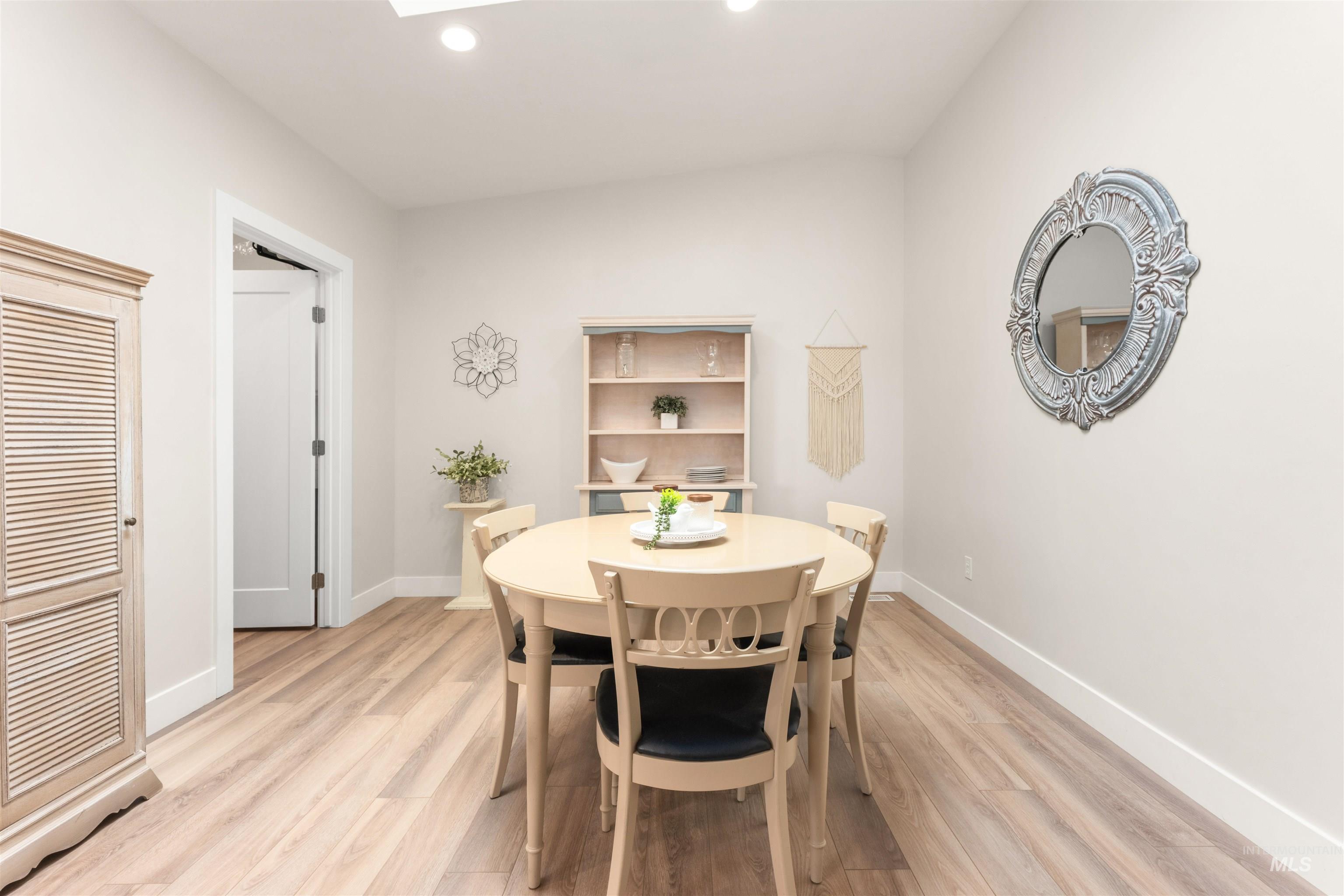 9755 W Woodland Lane, Boise, Idaho 83704, 2 Bedrooms, 2 Bathrooms, Residential For Sale, Price $390,000, 98979270